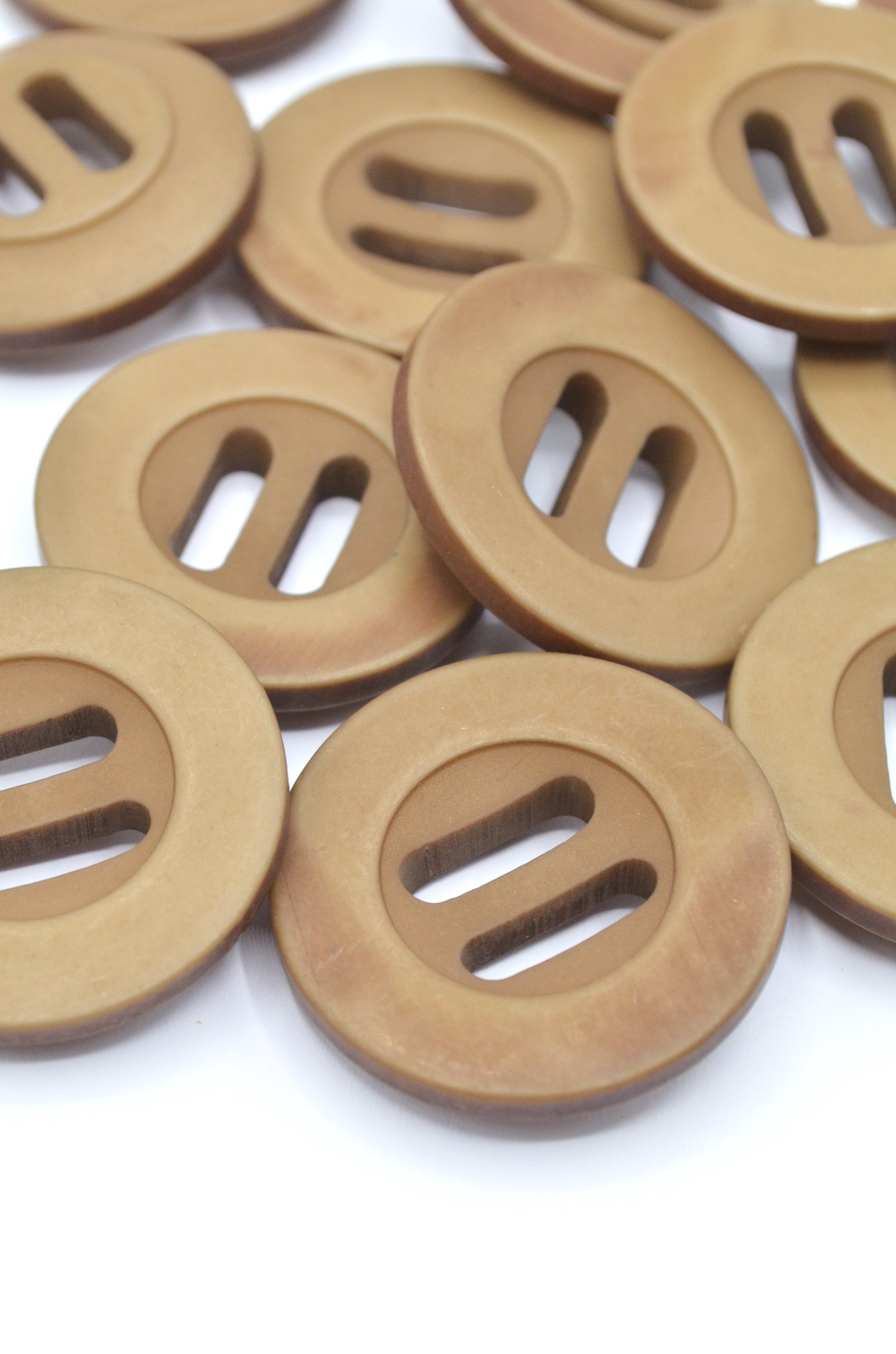Nasturi De Plastic 34mm, Maro