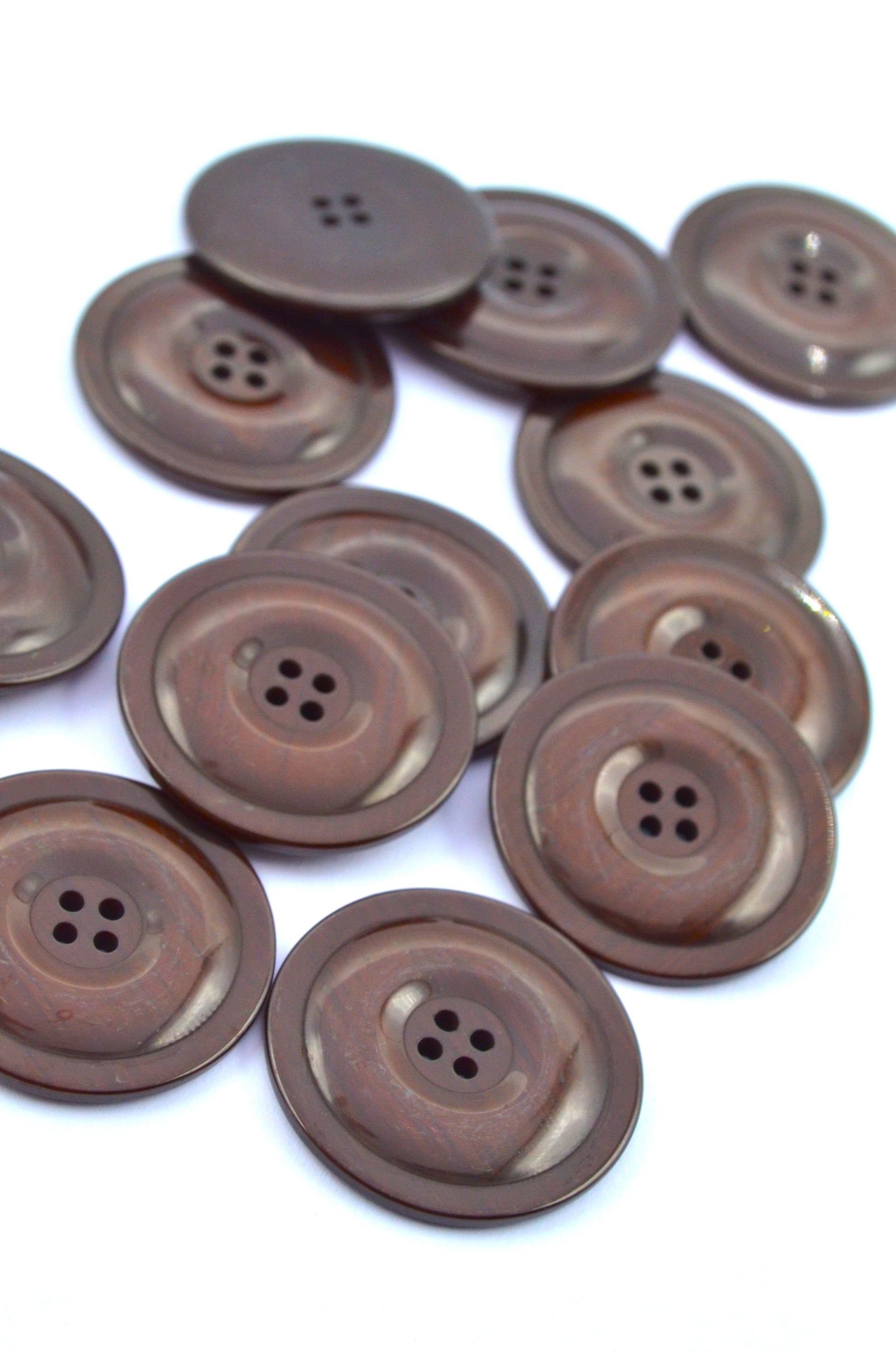 Nasturi De Plastic 33mm, Maro