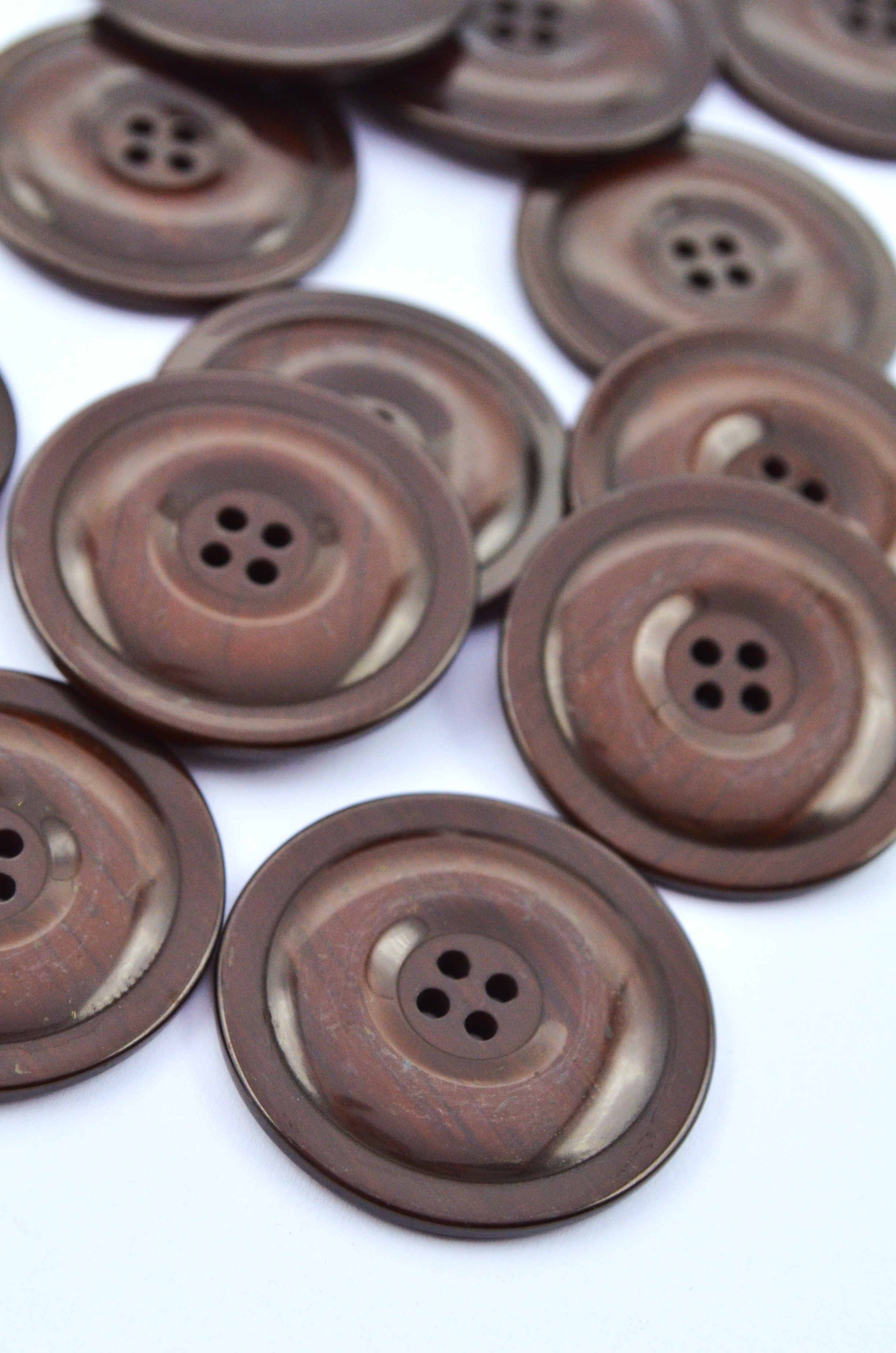 Nasturi De Plastic 33mm, Maro