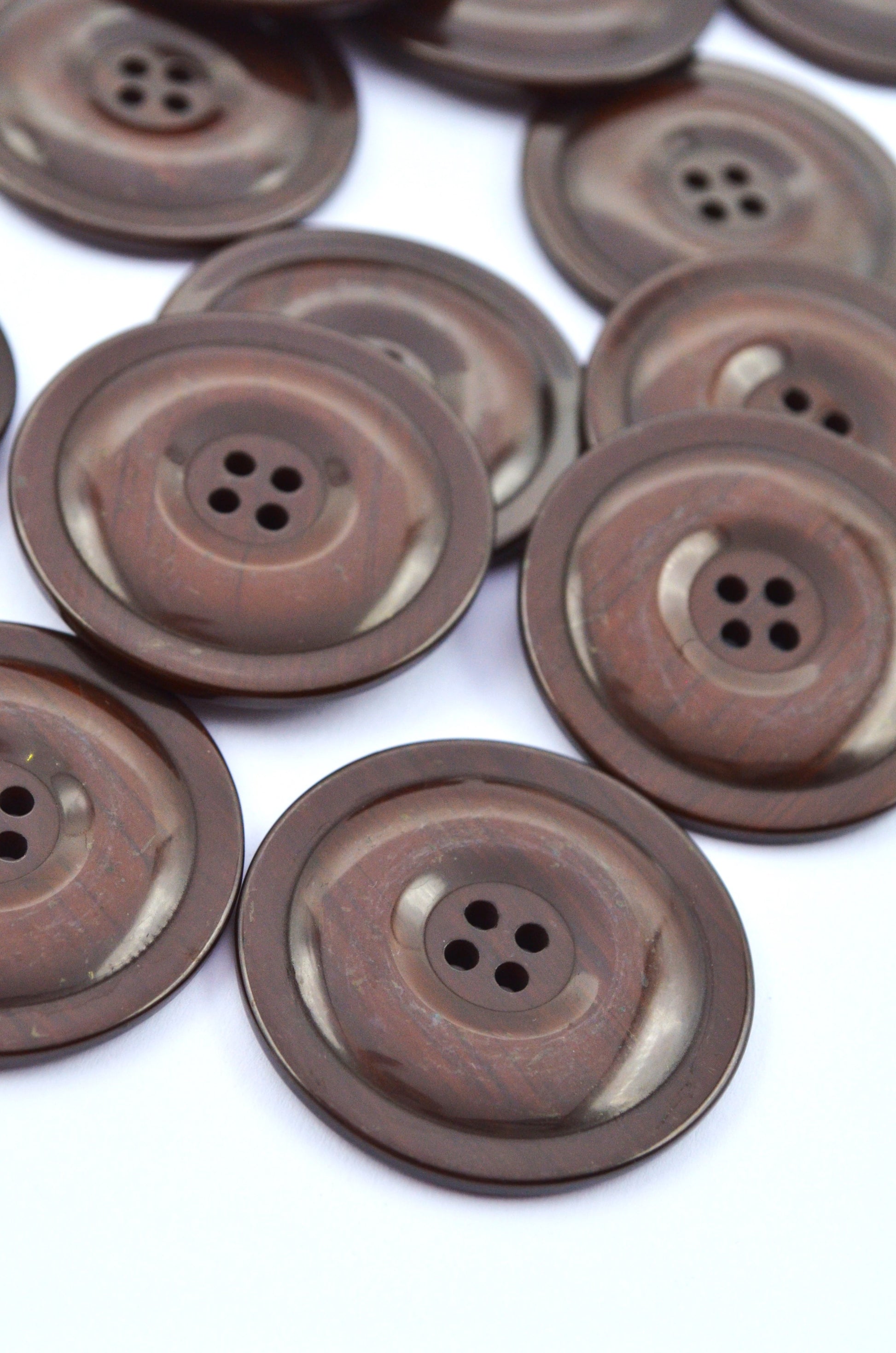 Nasturi De Plastic 33mm, Maro