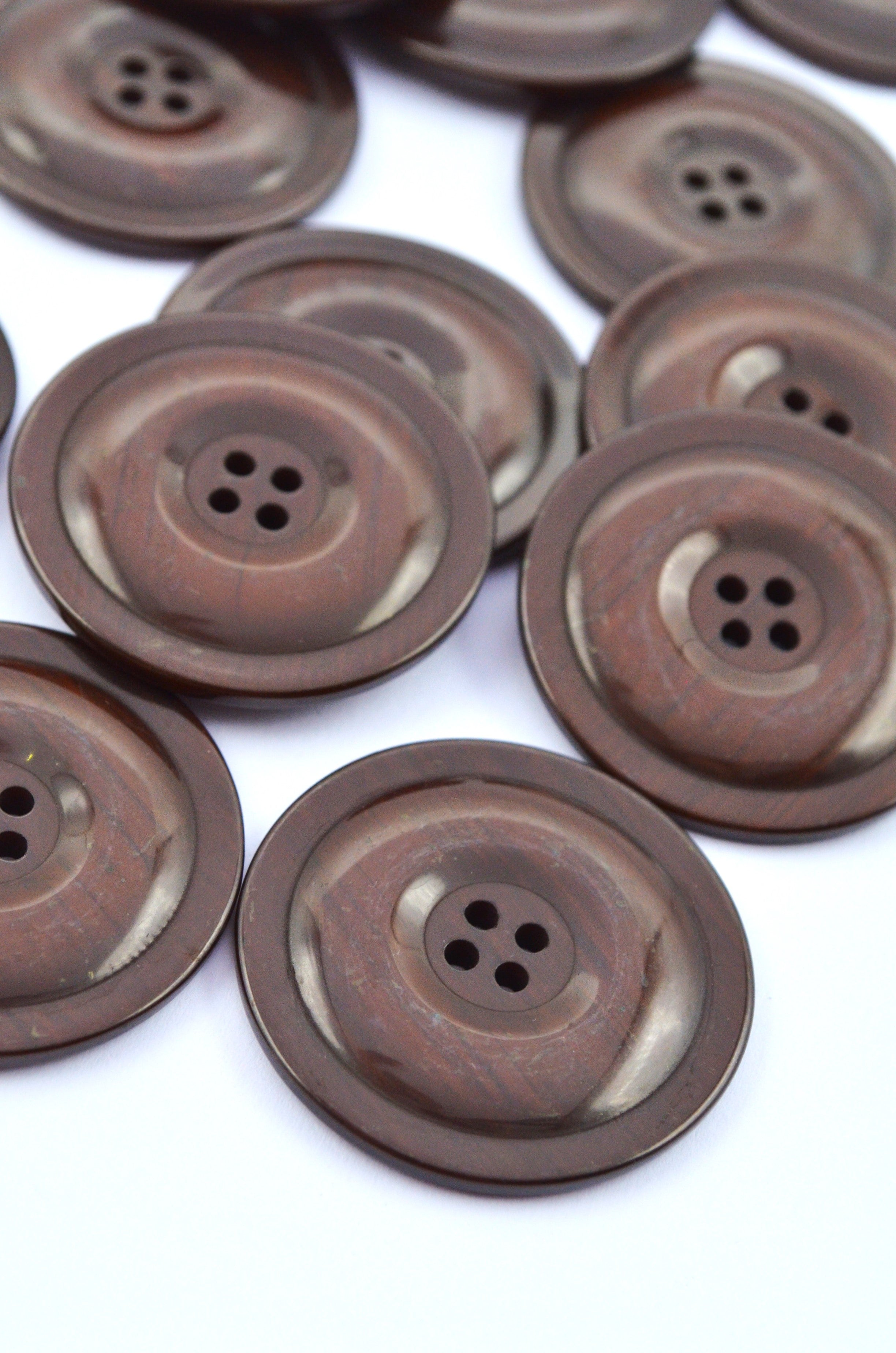 Nasturi De Plastic 33mm, Maro
