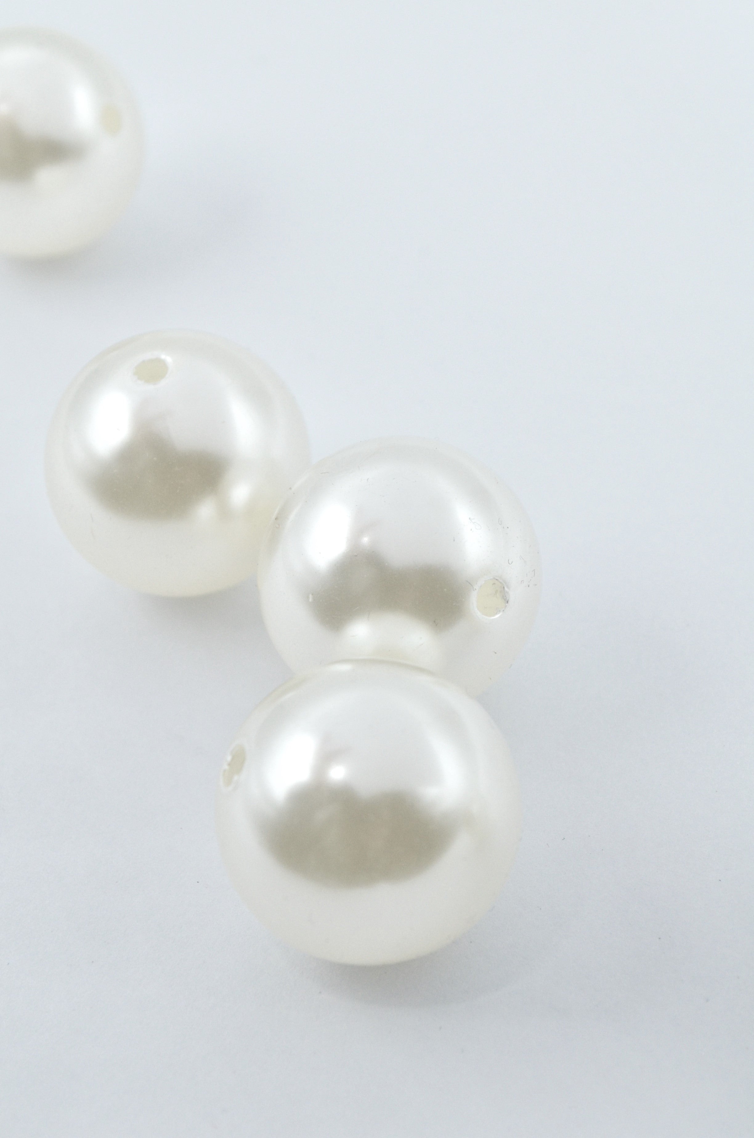 Perla Din Plastic 30mm, Alb