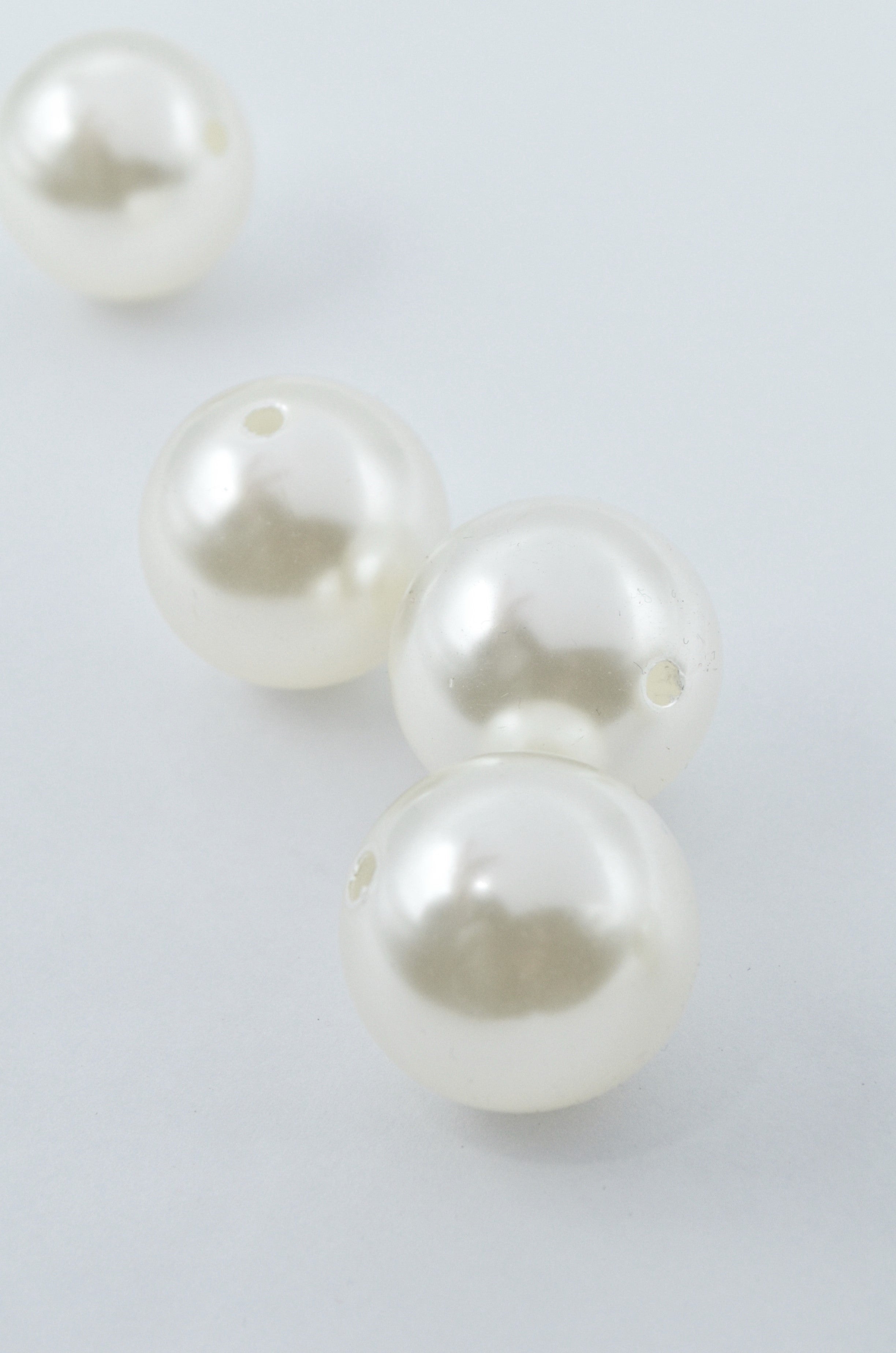 Perla Din Plastic 30mm, Alb