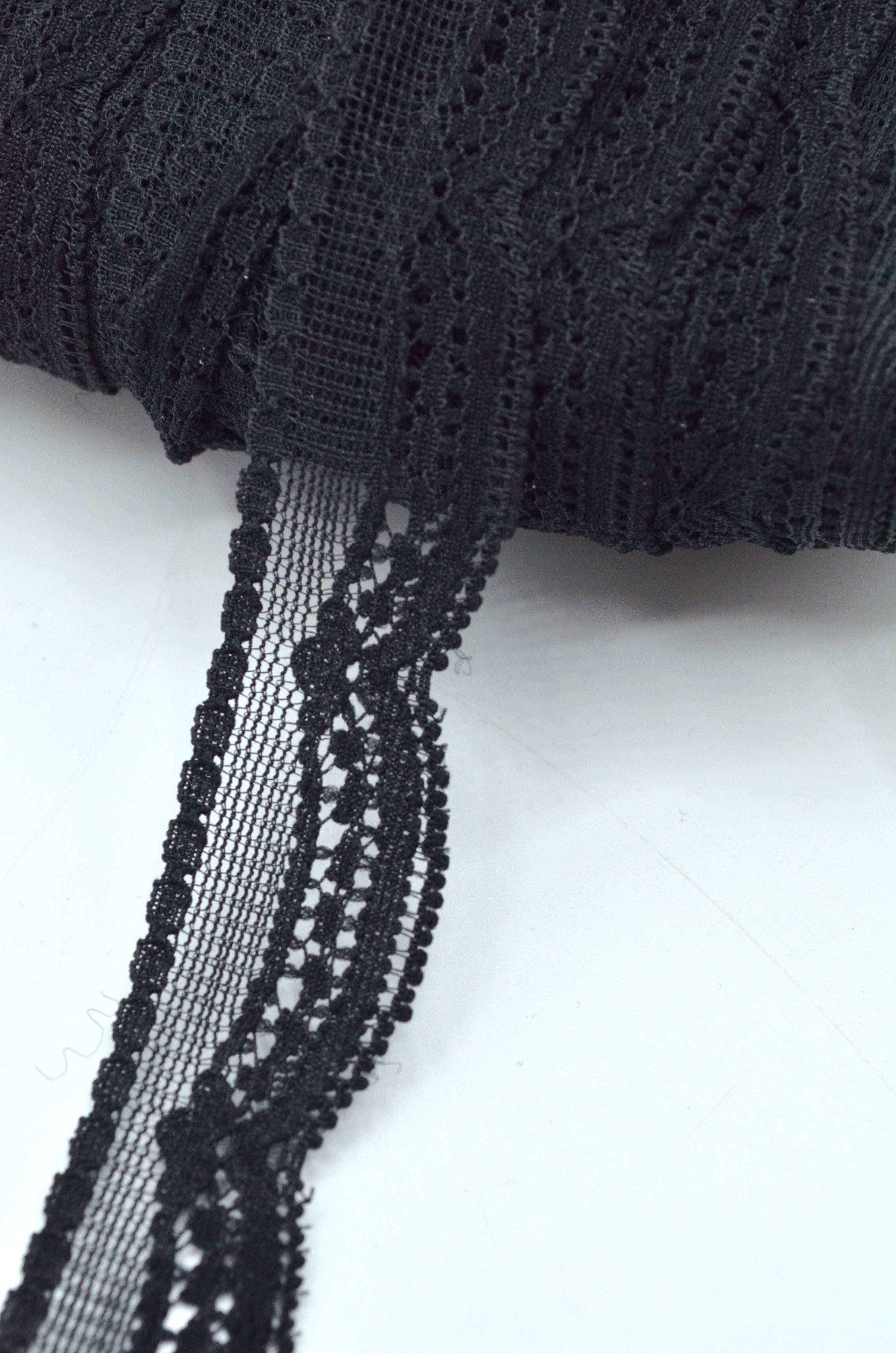 Dantela Neagra 2 cm, pret pe metru
