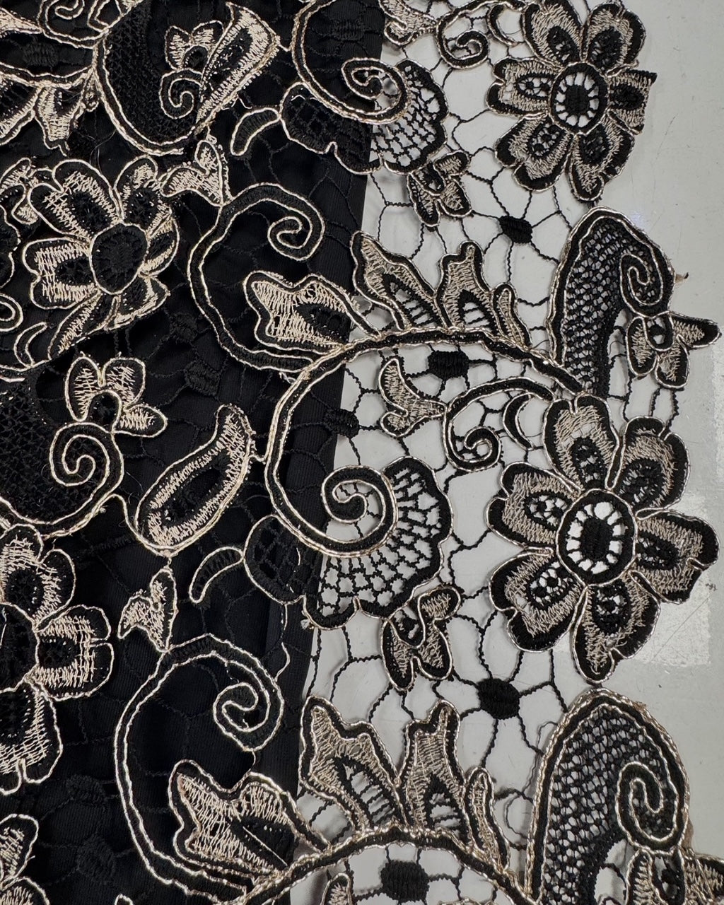 Broderie Sparta Negru Cu Auriu