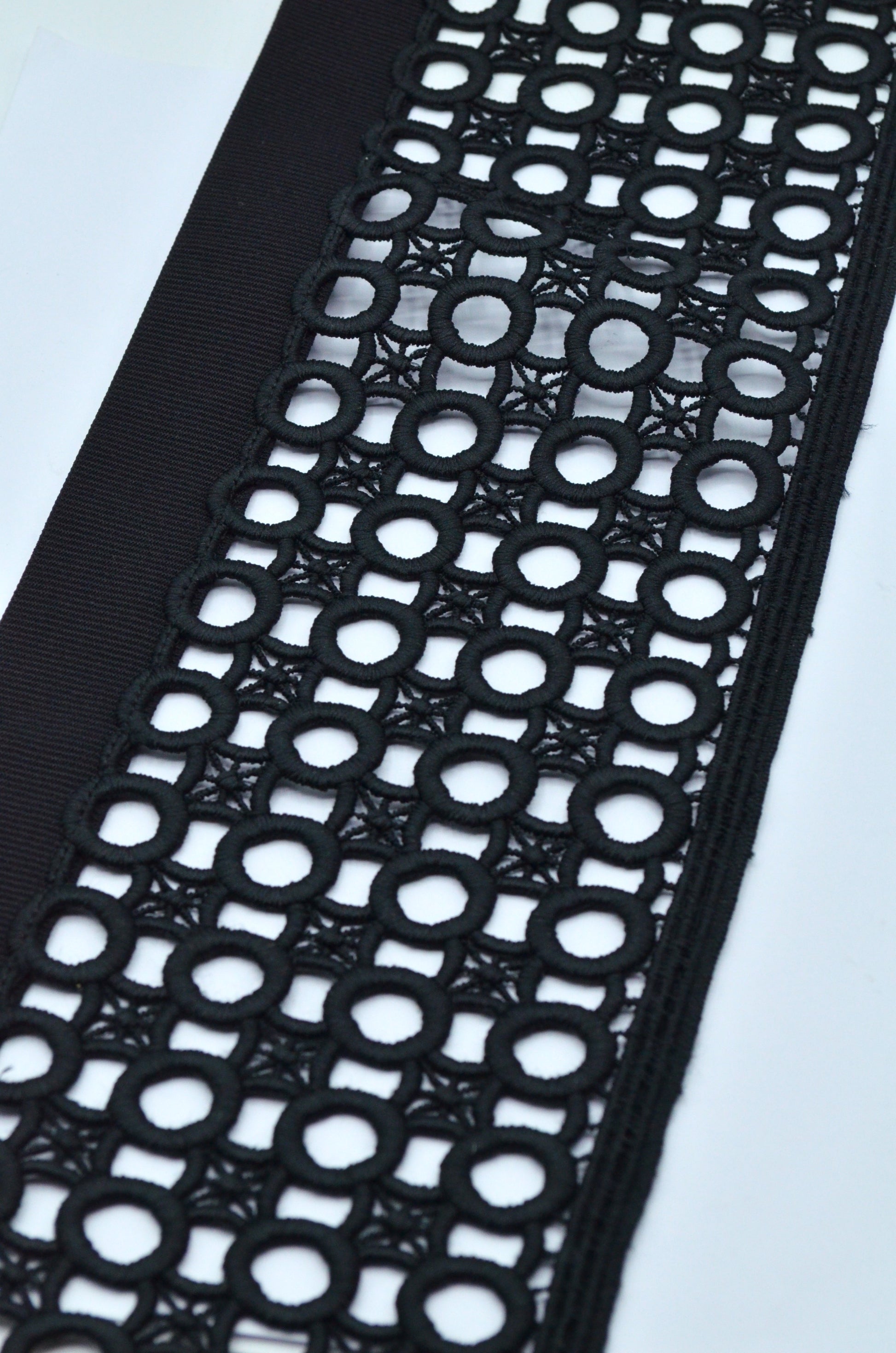 Pasmanterie Brodata Cu Margine Din Elastic 14cm, Negru