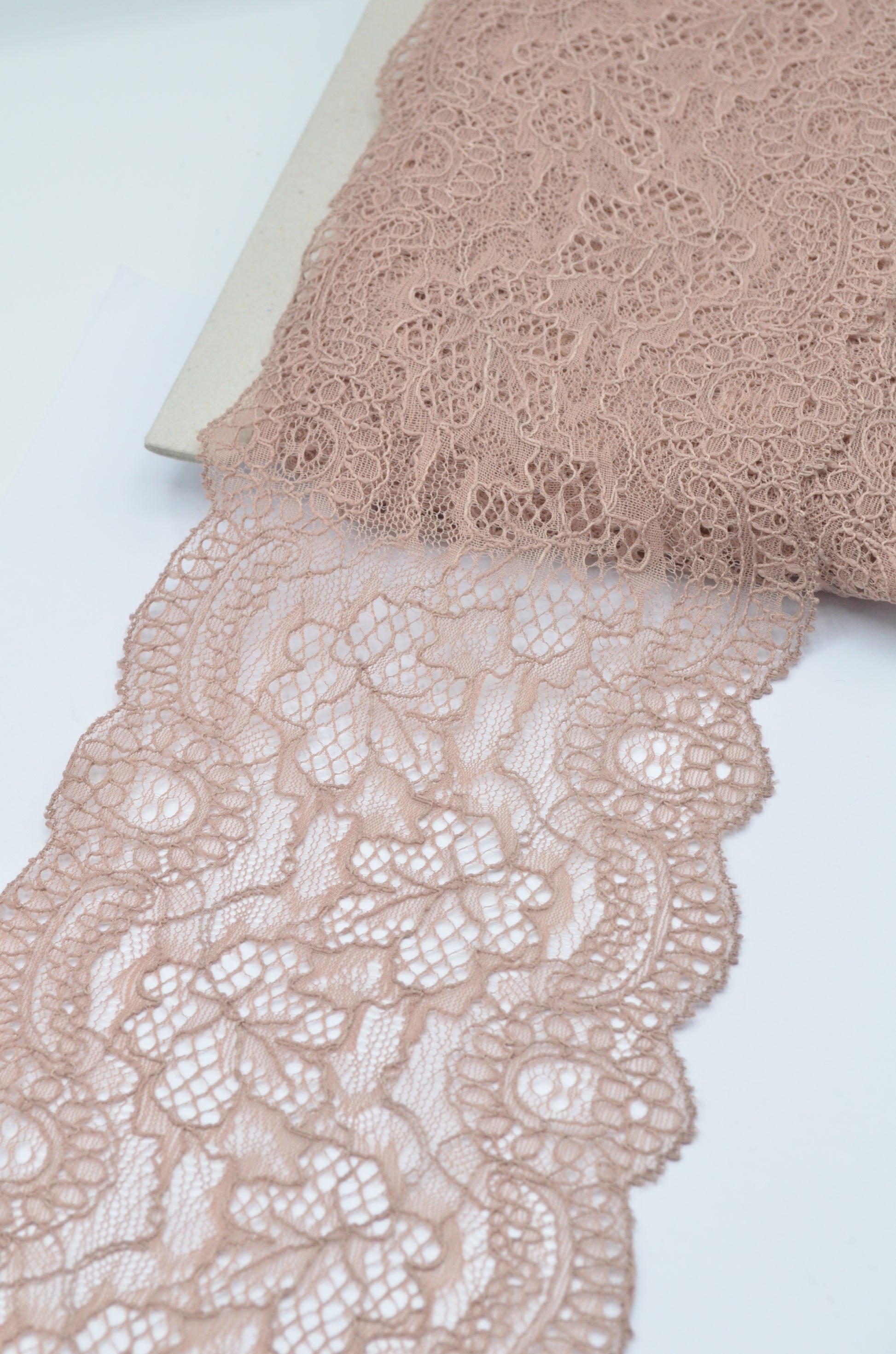 Dantela Chantilly 13cm, Bej Roze