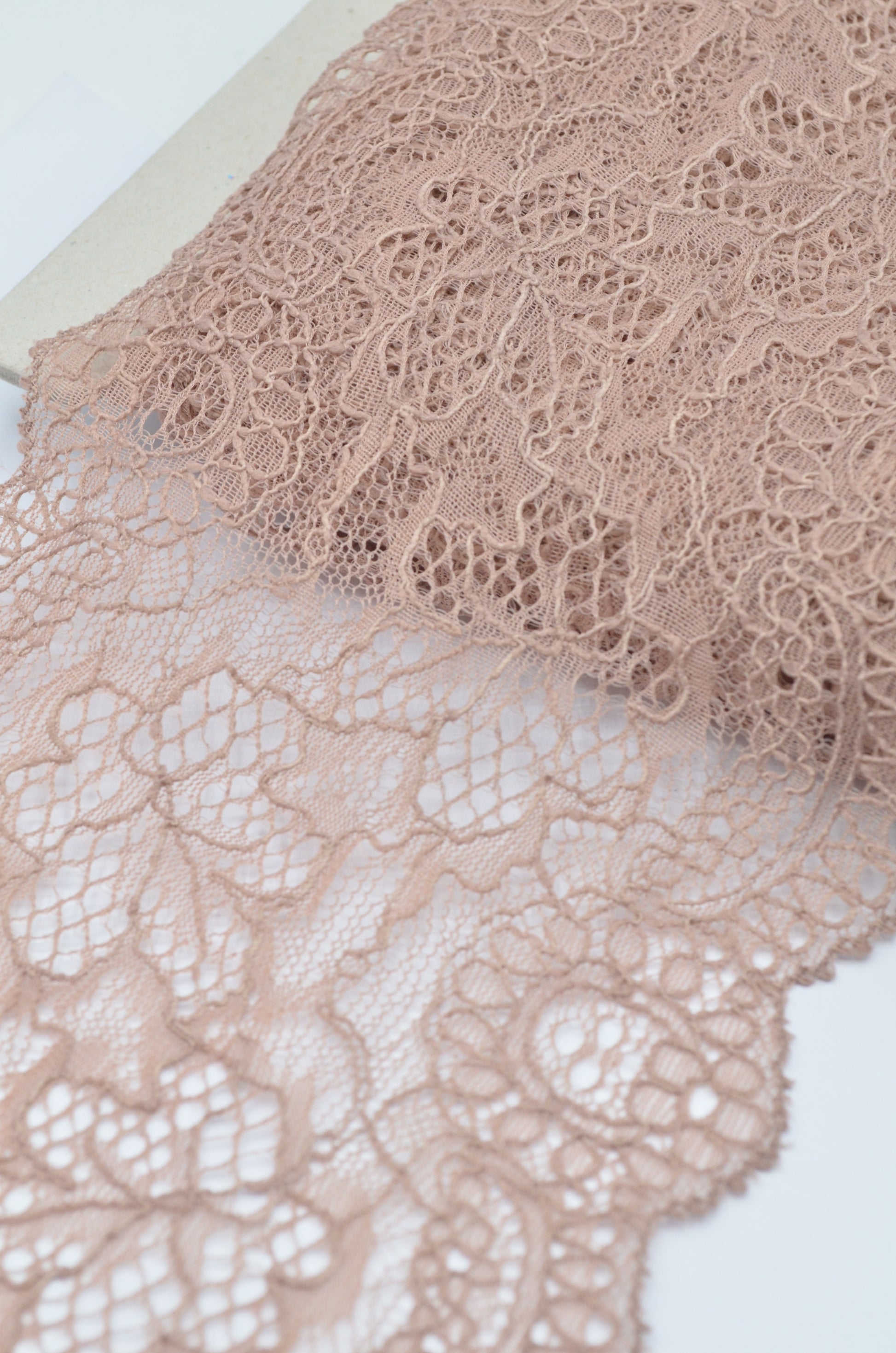 Dantela Chantilly 13cm, Bej Roze