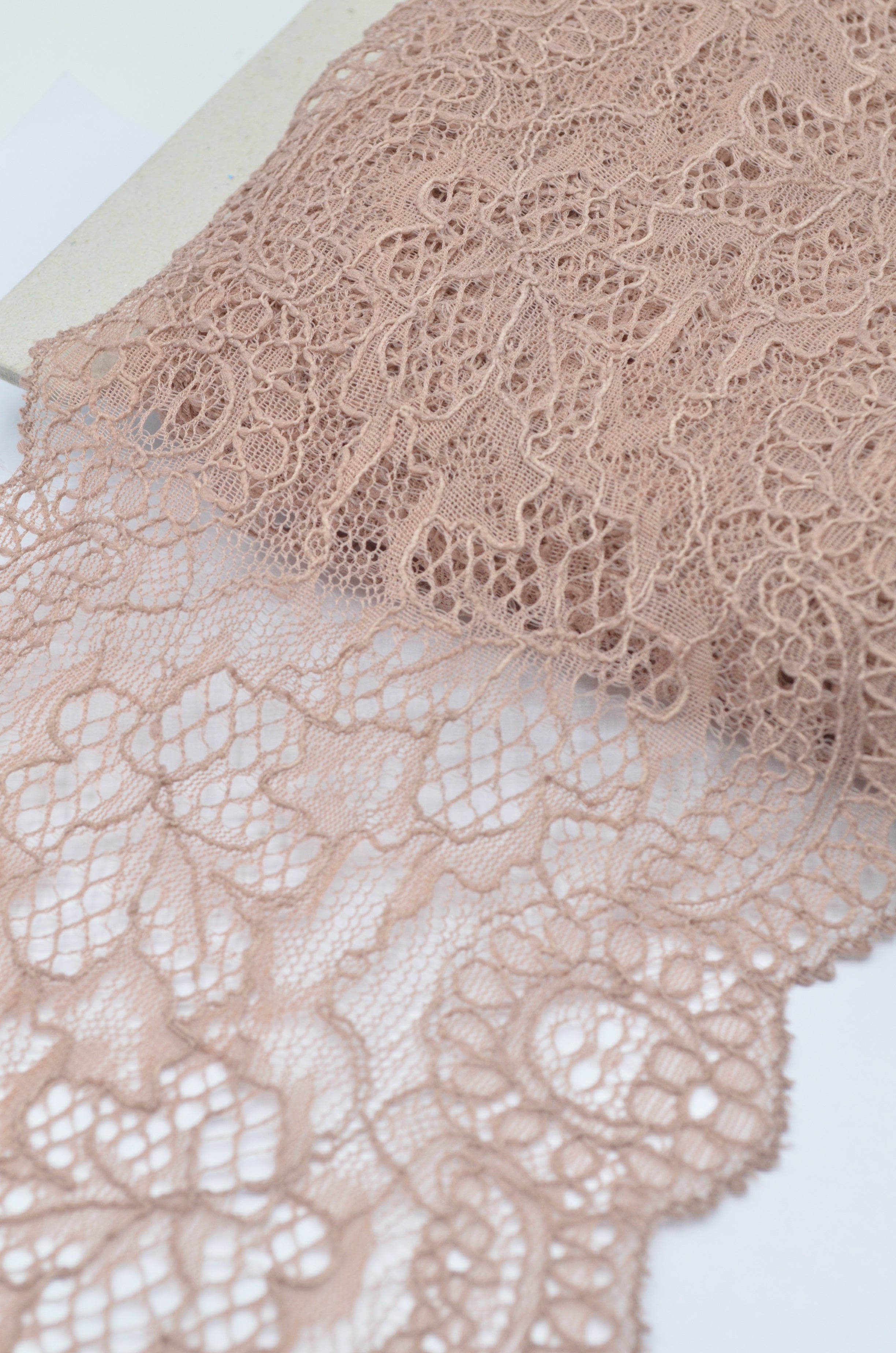 Dantela Chantilly 13cm, Bej Roze