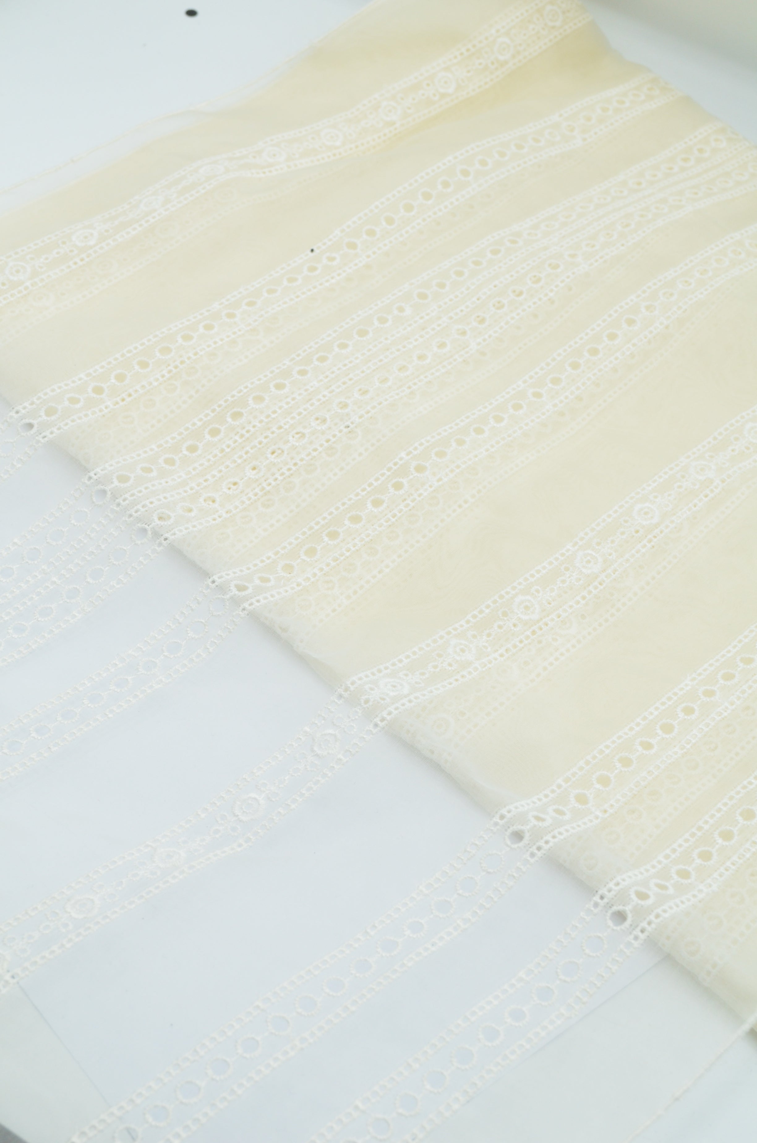Organza De Matase Brodata Crem (37cm/Latime)