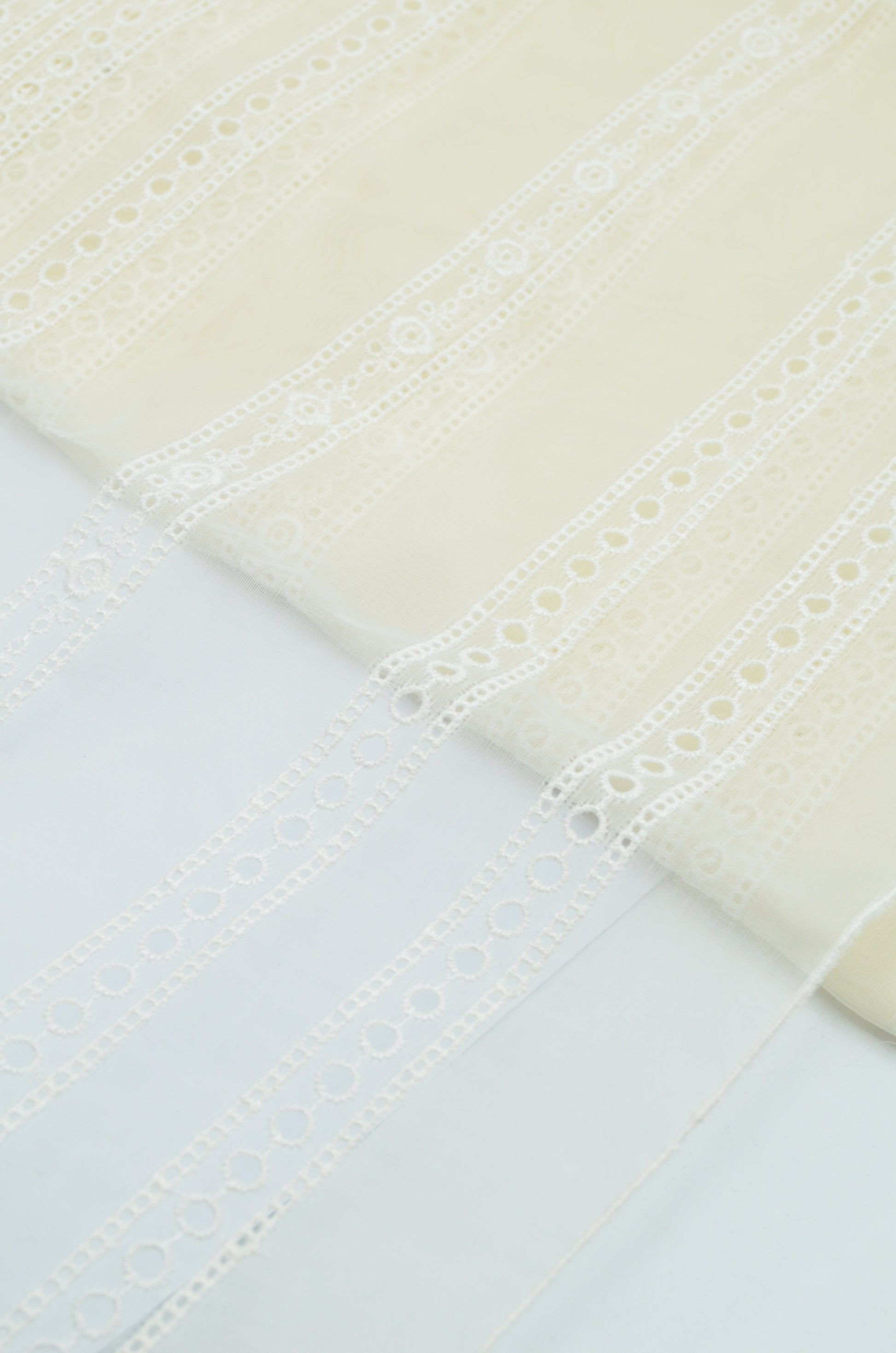 Organza De Matase Brodata Crem (37cm/Latime)