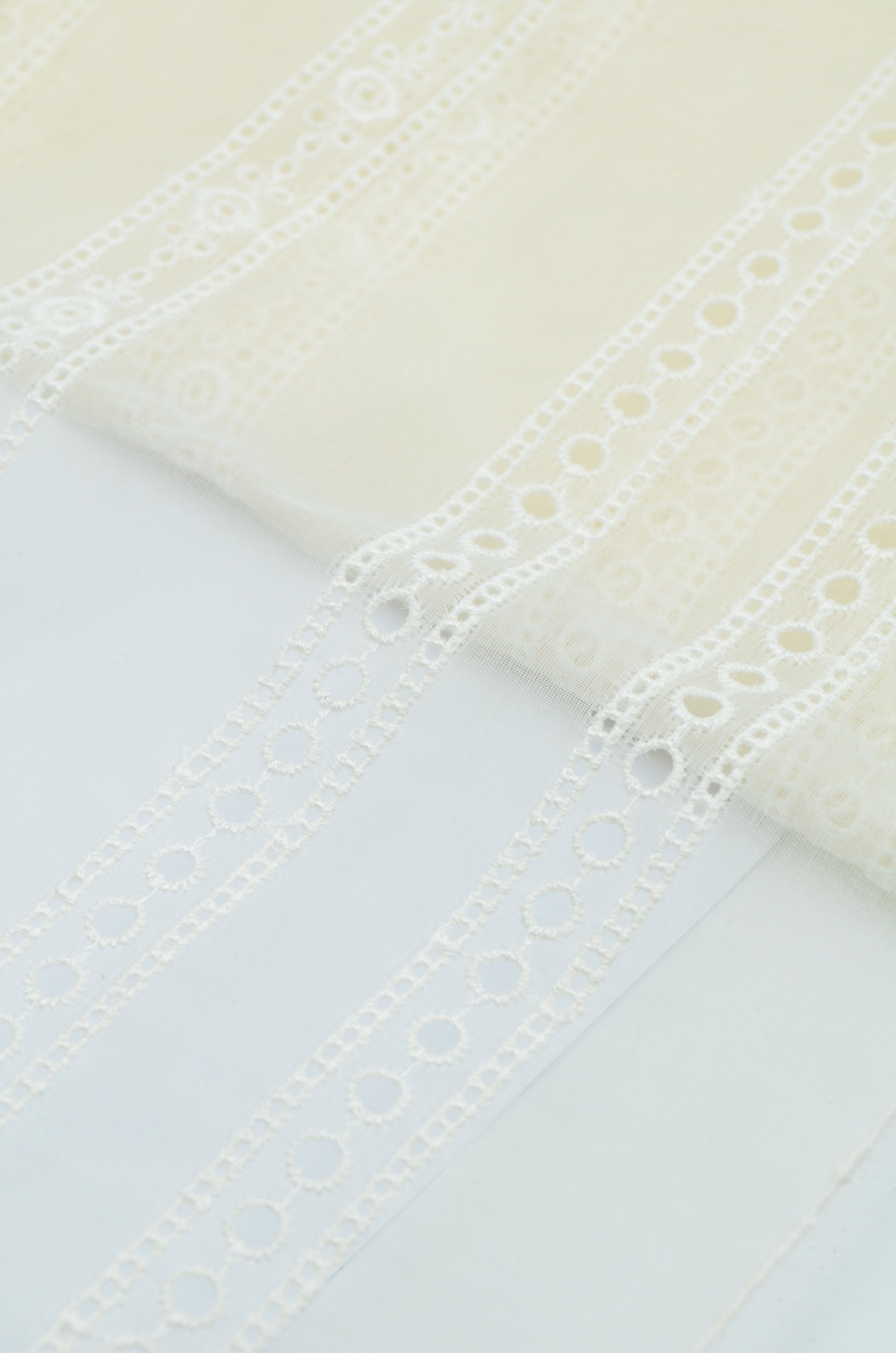 Organza De Matase Brodata Crem (37cm/Latime)