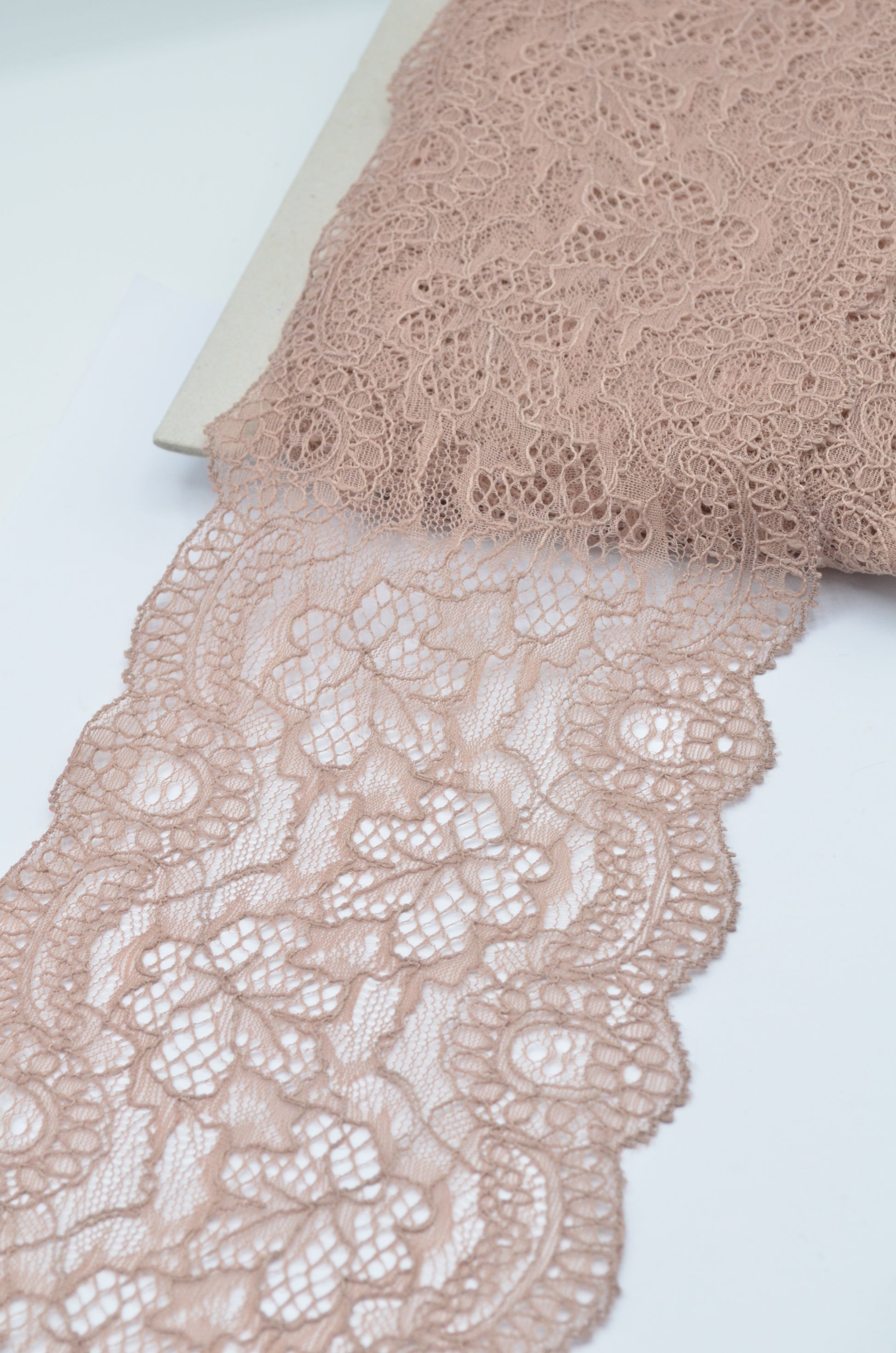 Dantela Chantilly 13cm, Bej Roze