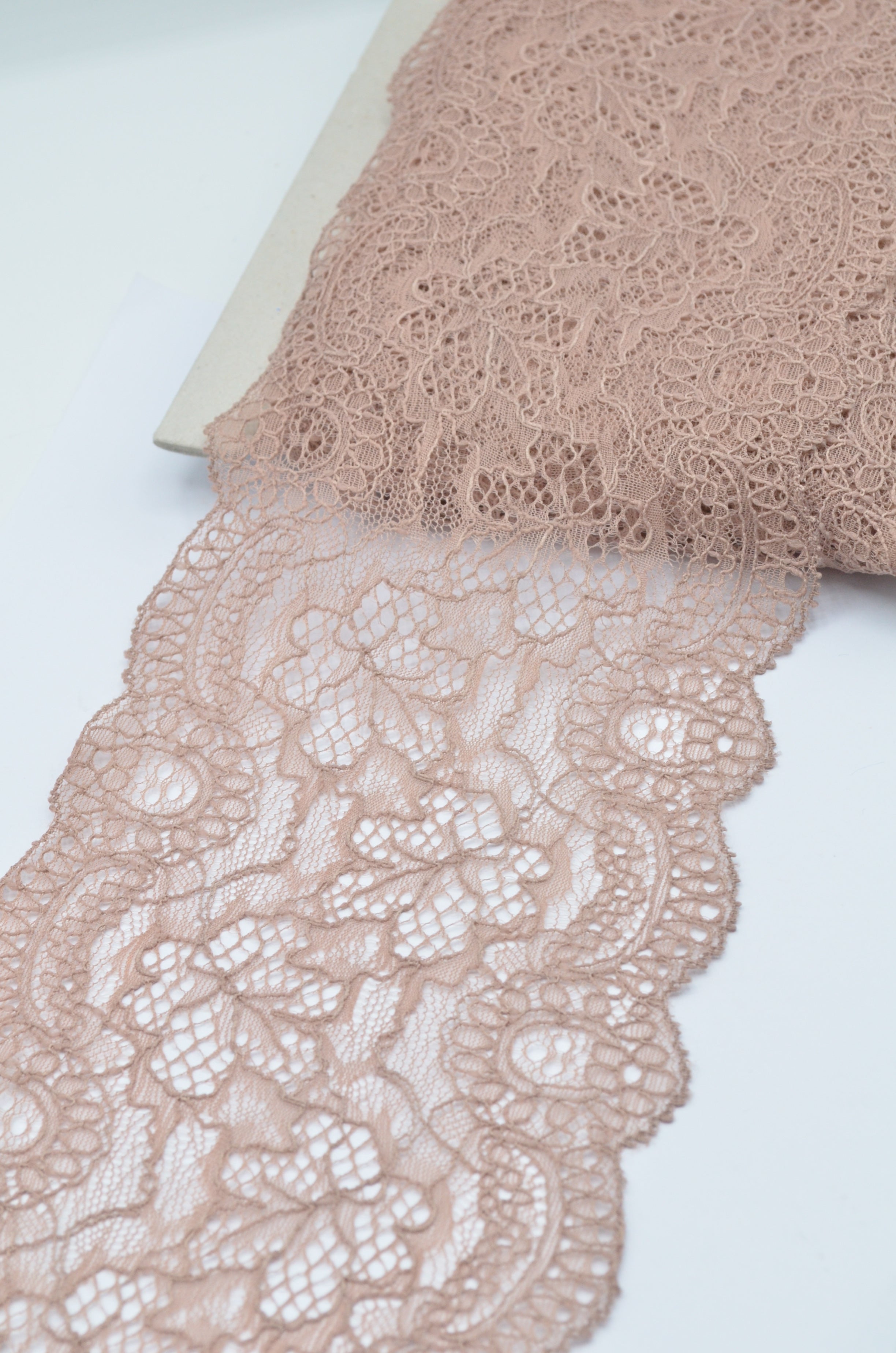 Dantela Chantilly 13cm, Bej Roze