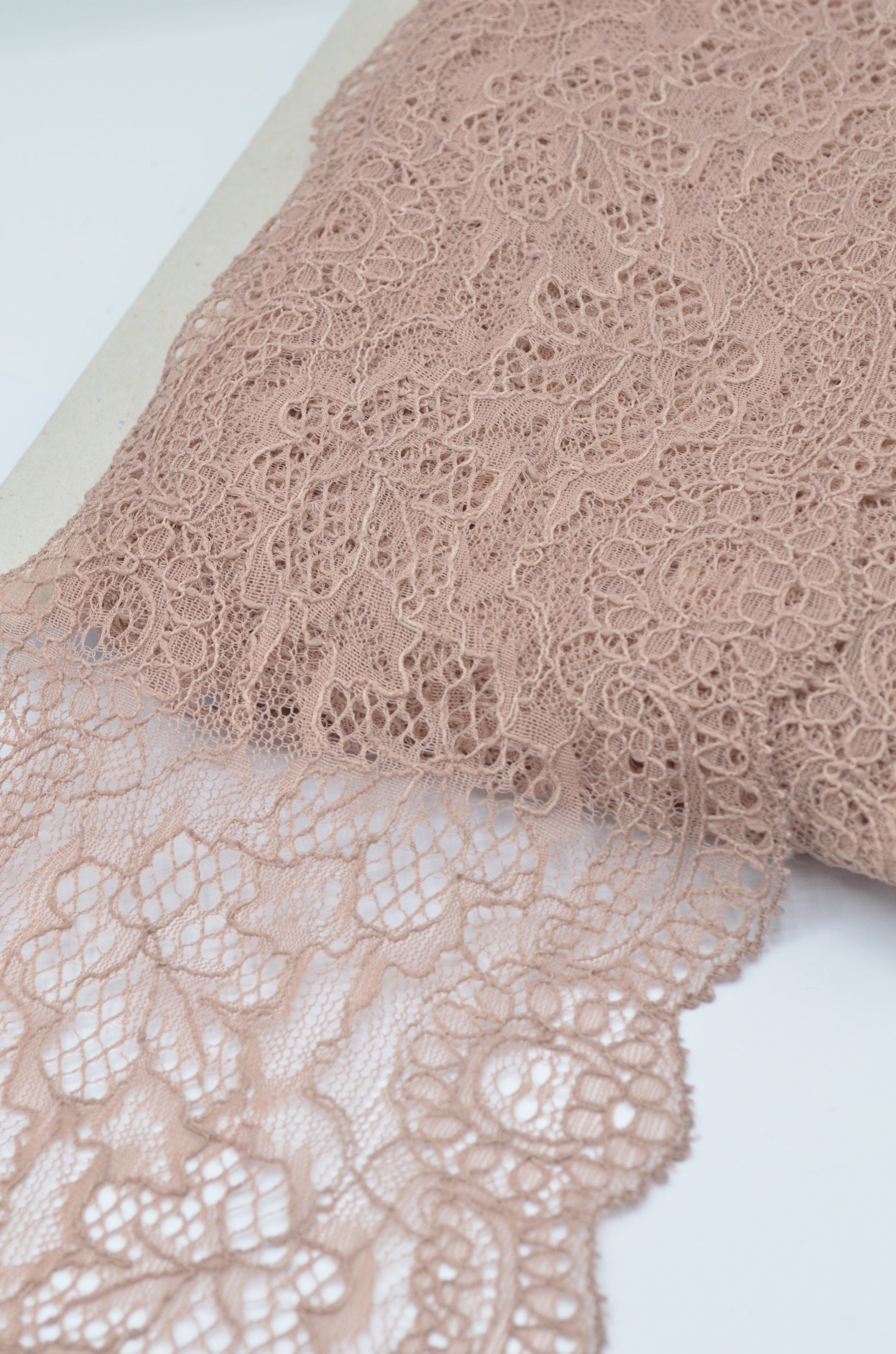 Dantela Chantilly 13cm, Bej Roze