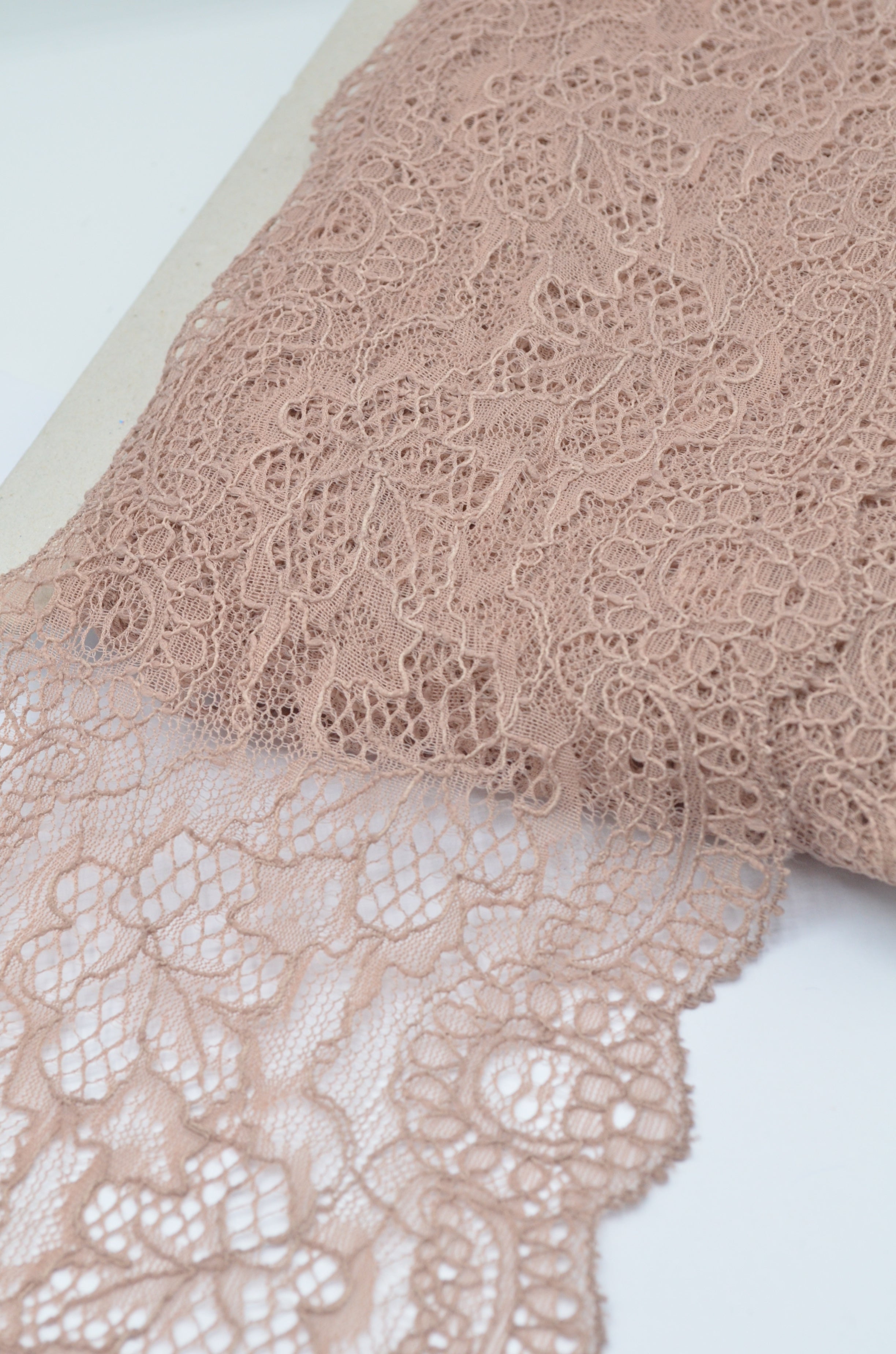 Dantela Chantilly 13cm, Bej Roze