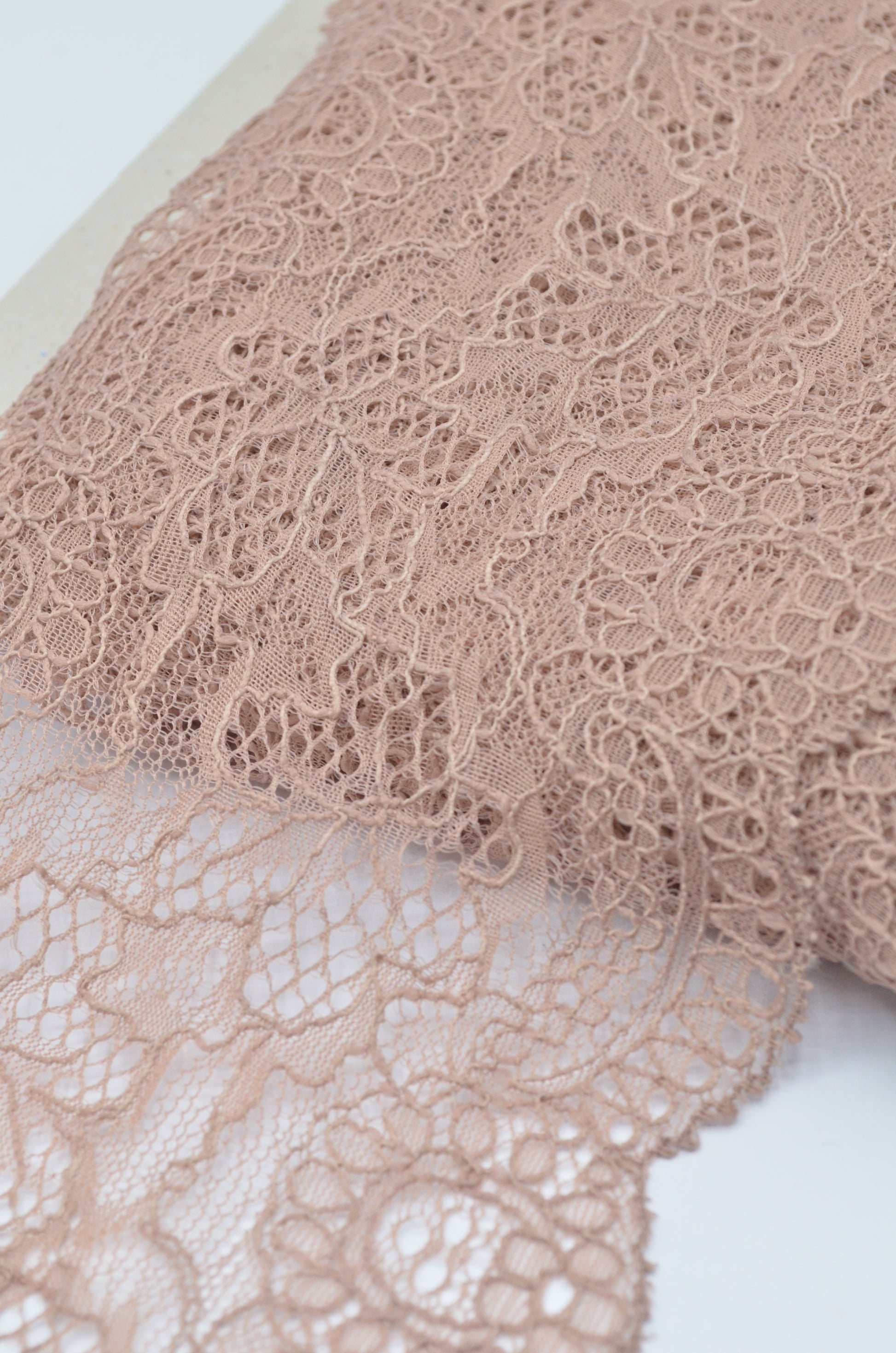Dantela Chantilly 13cm, Bej Roze