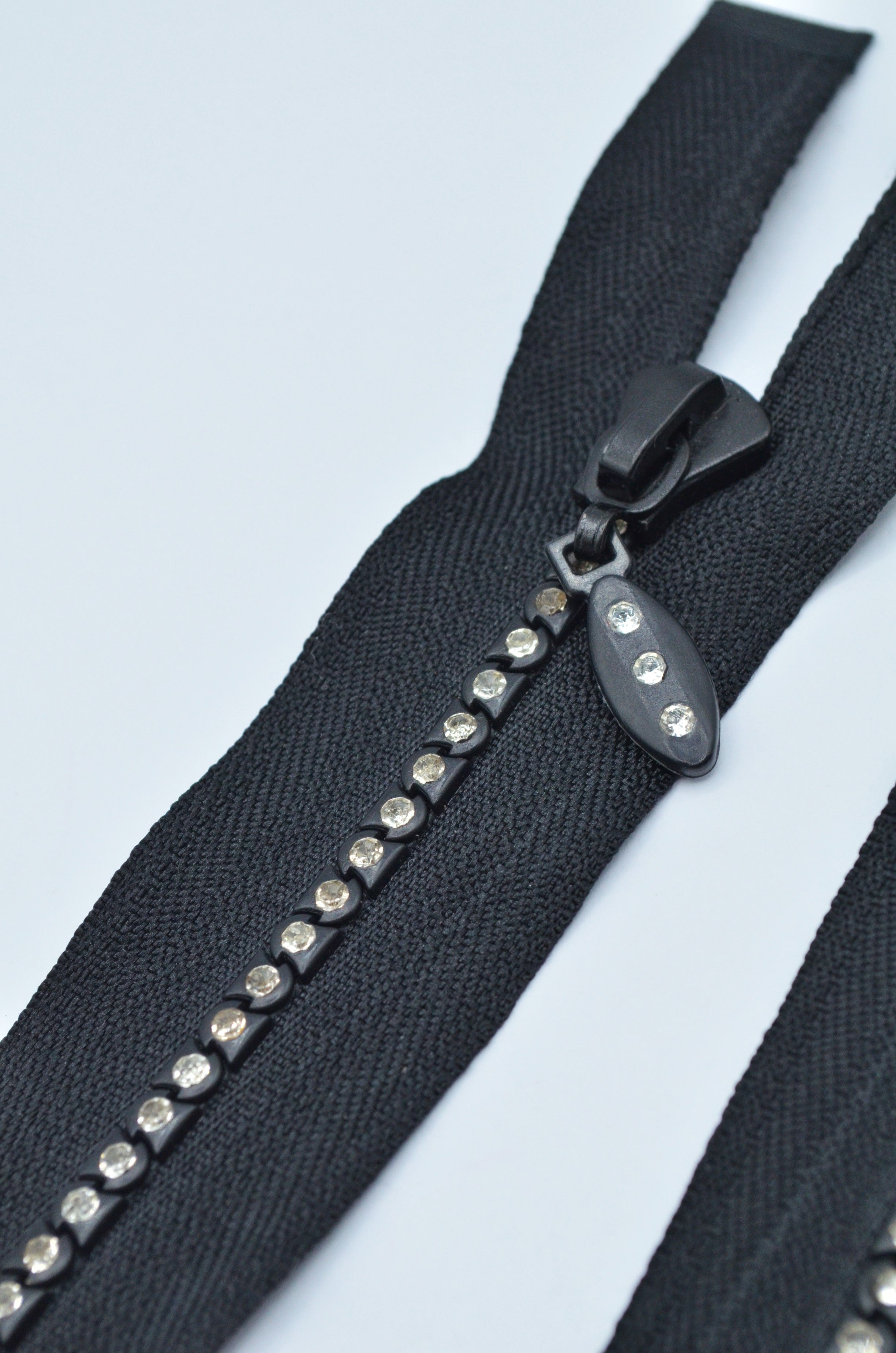 Fermoar De Plastic Cu Stras 70cm, Negru