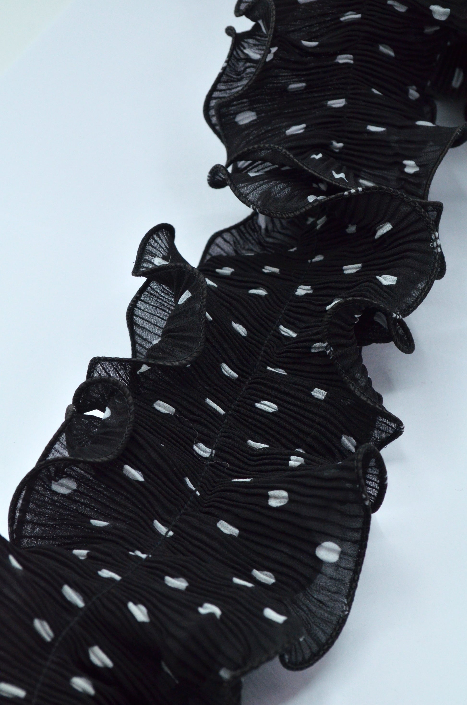 Volan Din Voal Negru Cu Buline, 11cm