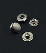 Capse Metalice Argintii Din 4 Piese, 15mm
