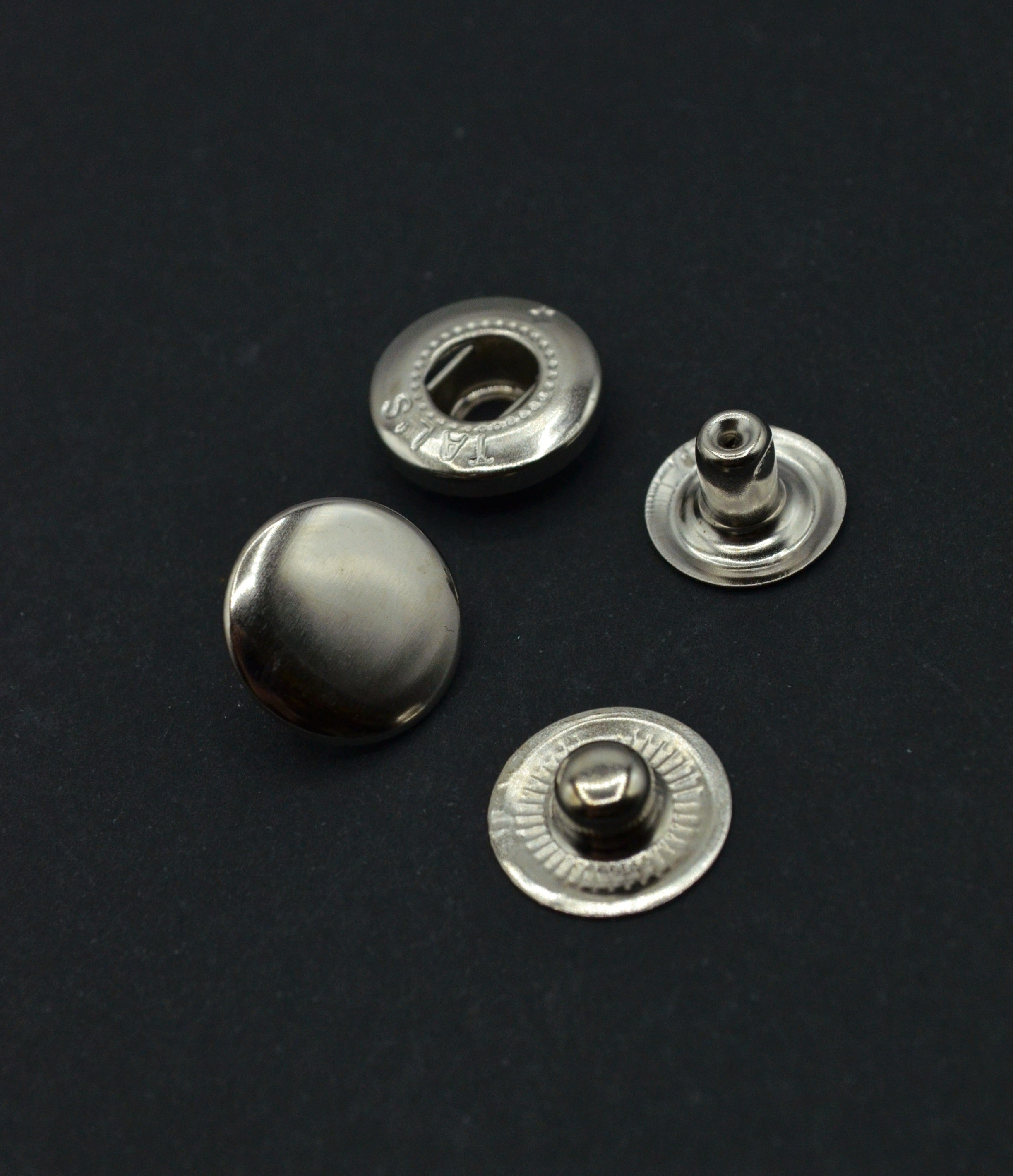 Capse Metalice Argintii Din 4 Piese, 15mm