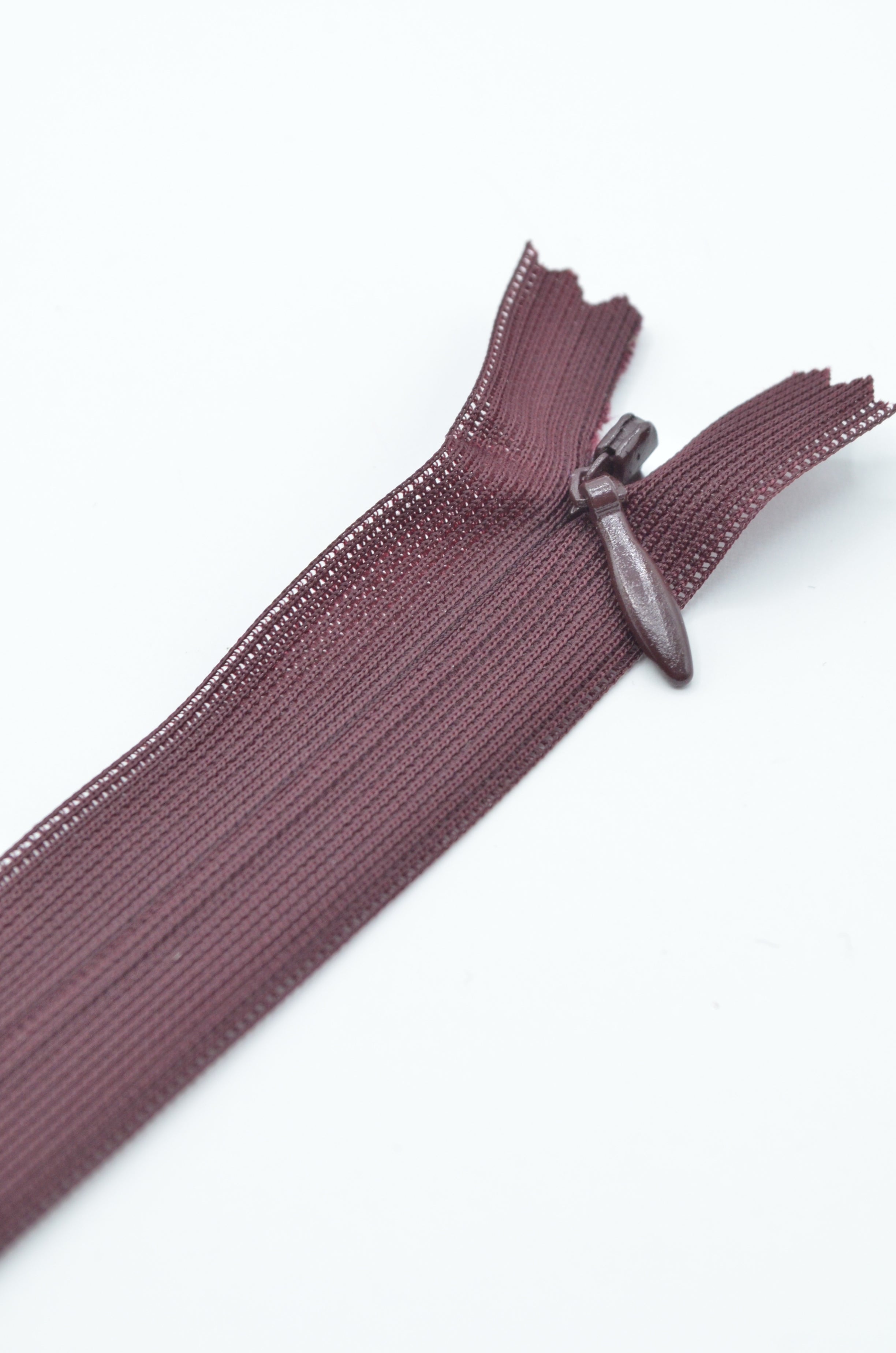 Fermoar Ascuns 58cm, Grena