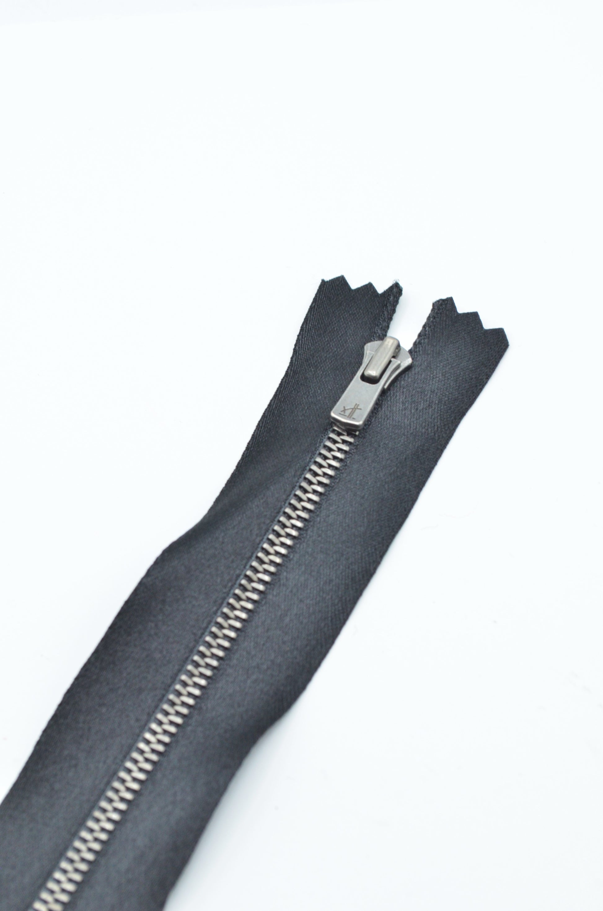 Fermoar Metalic Fix Pe Suport De Saten Negru, 26cm