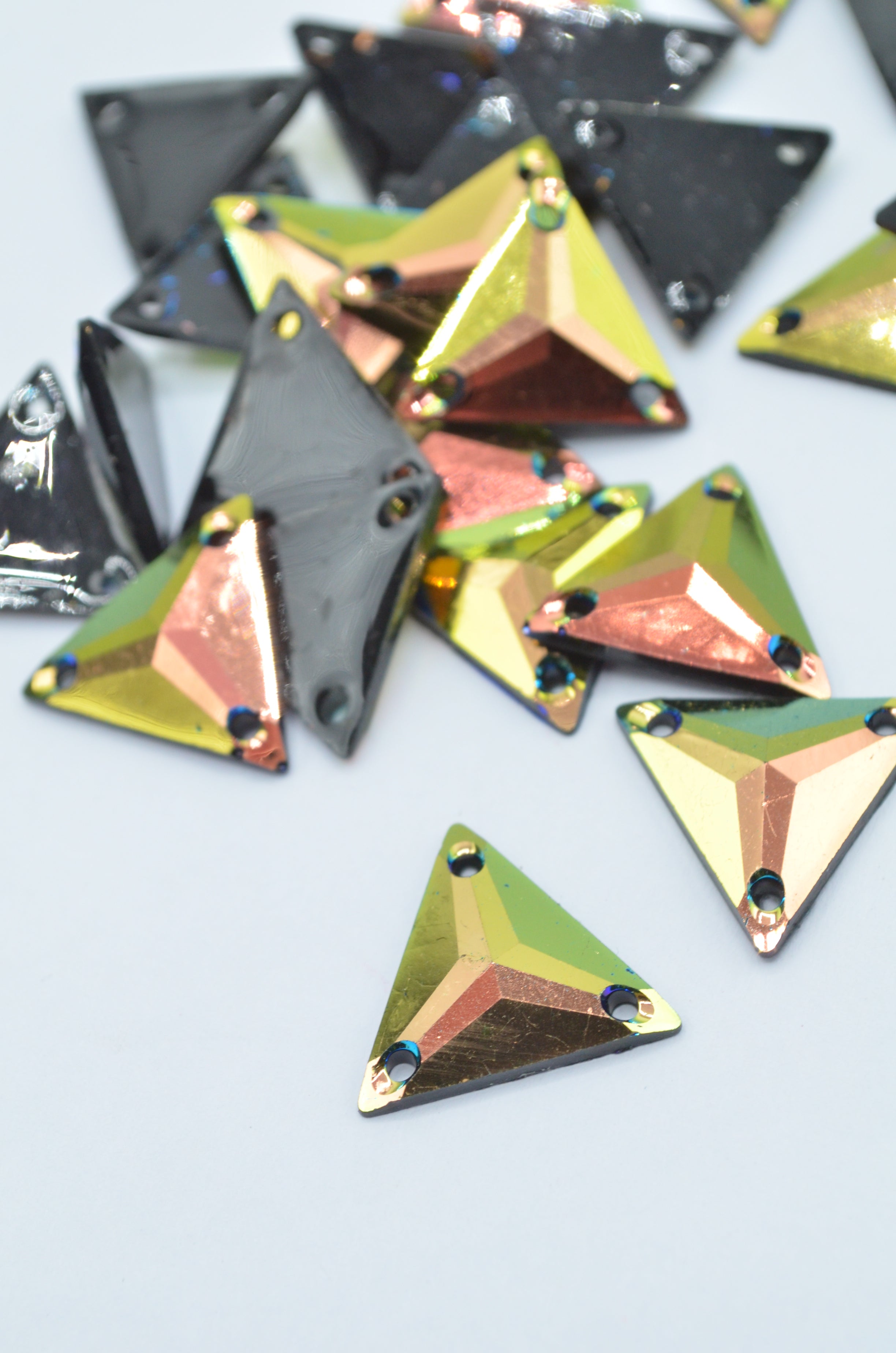 Pietre De Plastic De Cusut 18mm, (10gr/Pachet)