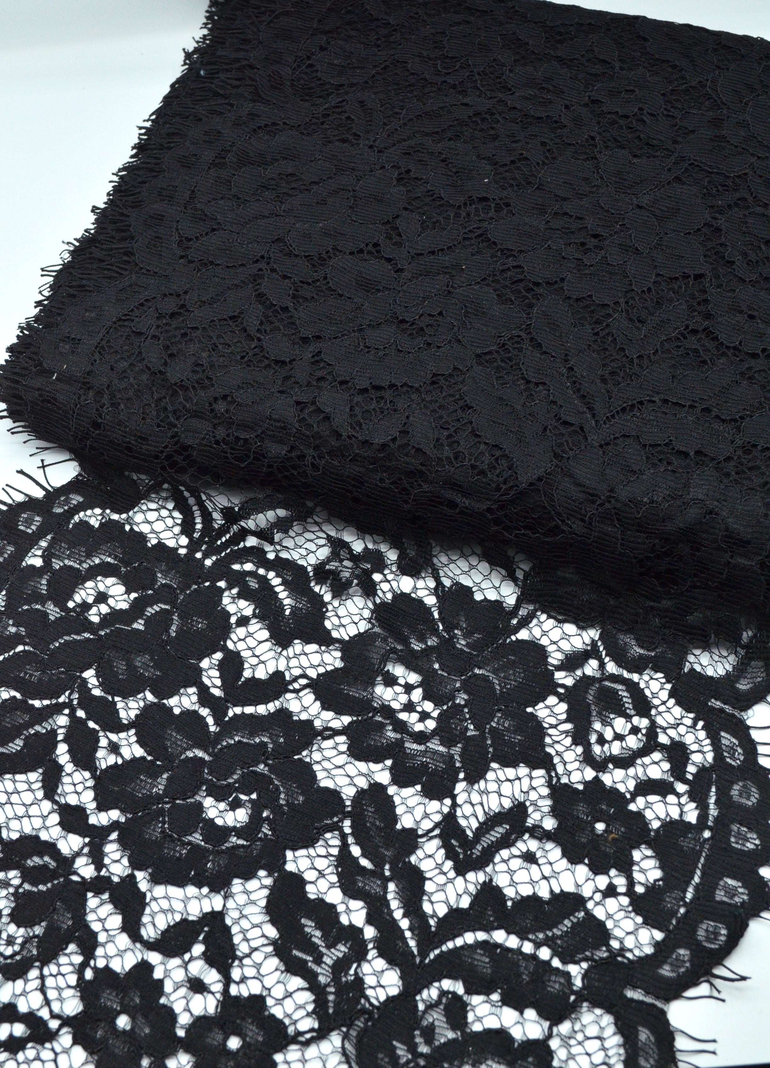 Dantela Chantilly Mai Groasa 30cm Neagra - Pret/Metru