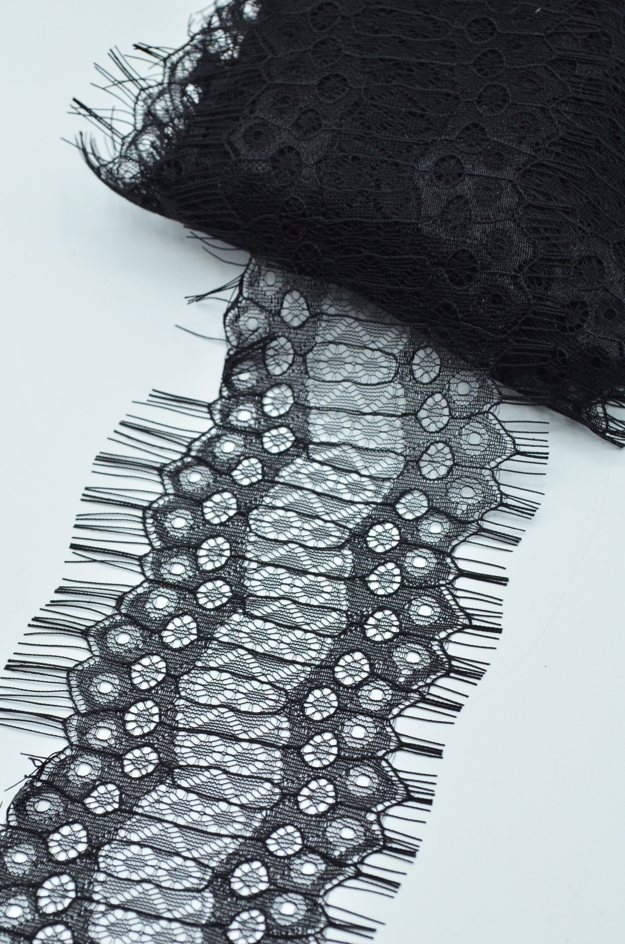 Dantela Chantilly 10cm Neagra - Pret/Bucata 3 metri