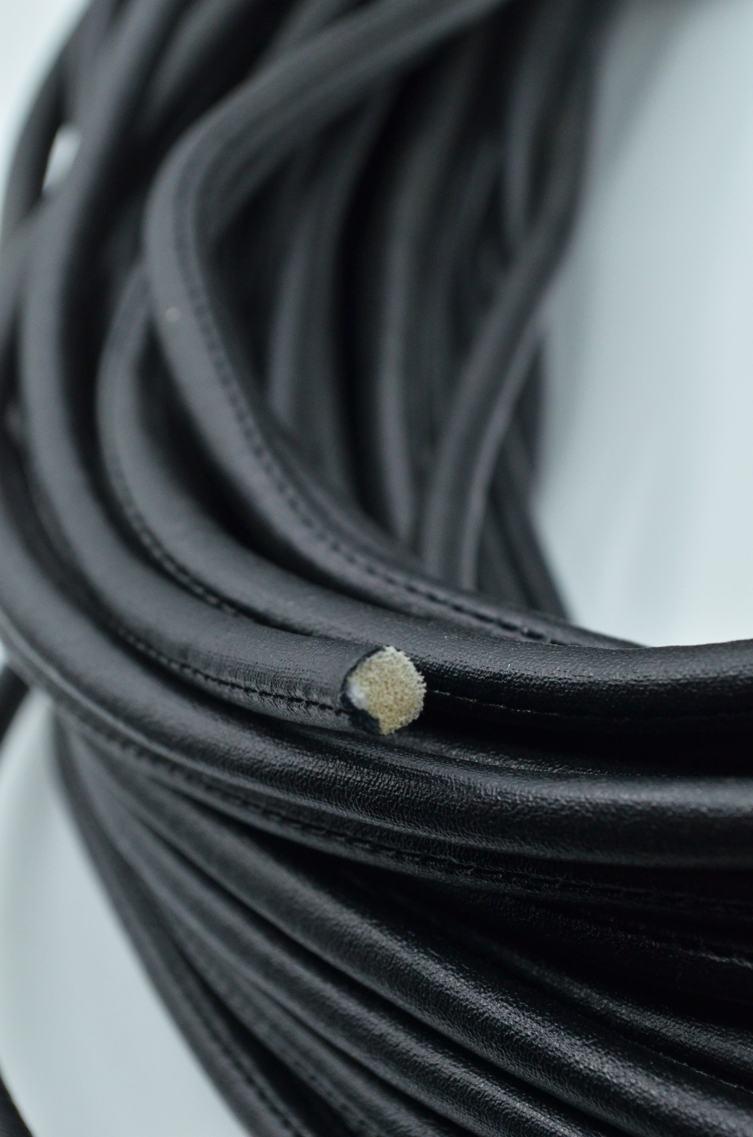 Snur Buretat din Piele Ecologica Neagra - 7mm Grosime