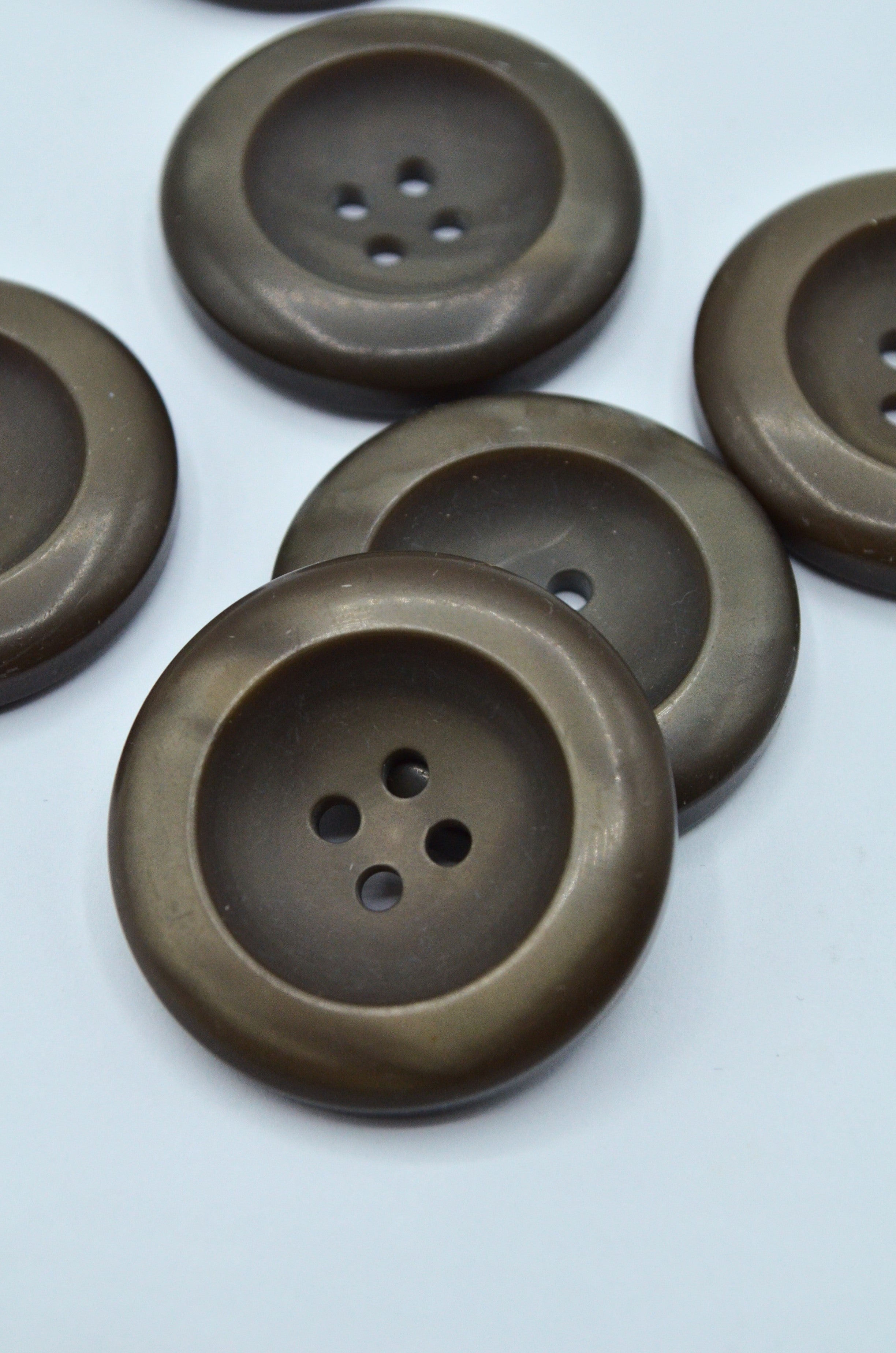 Nasturi De Plastic 37mm, Maro Kaki