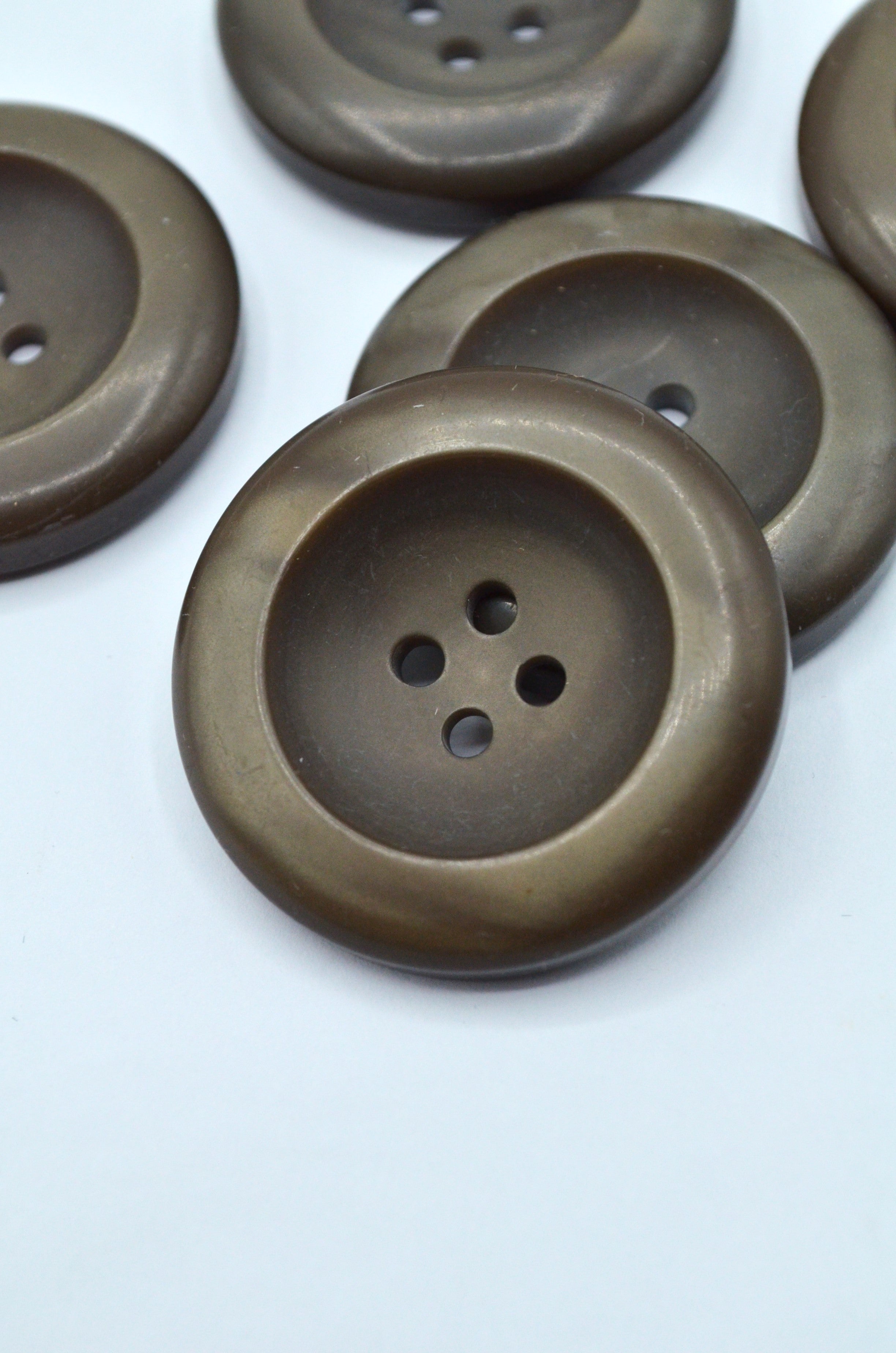 Nasturi De Plastic 37mm, Maro Kaki