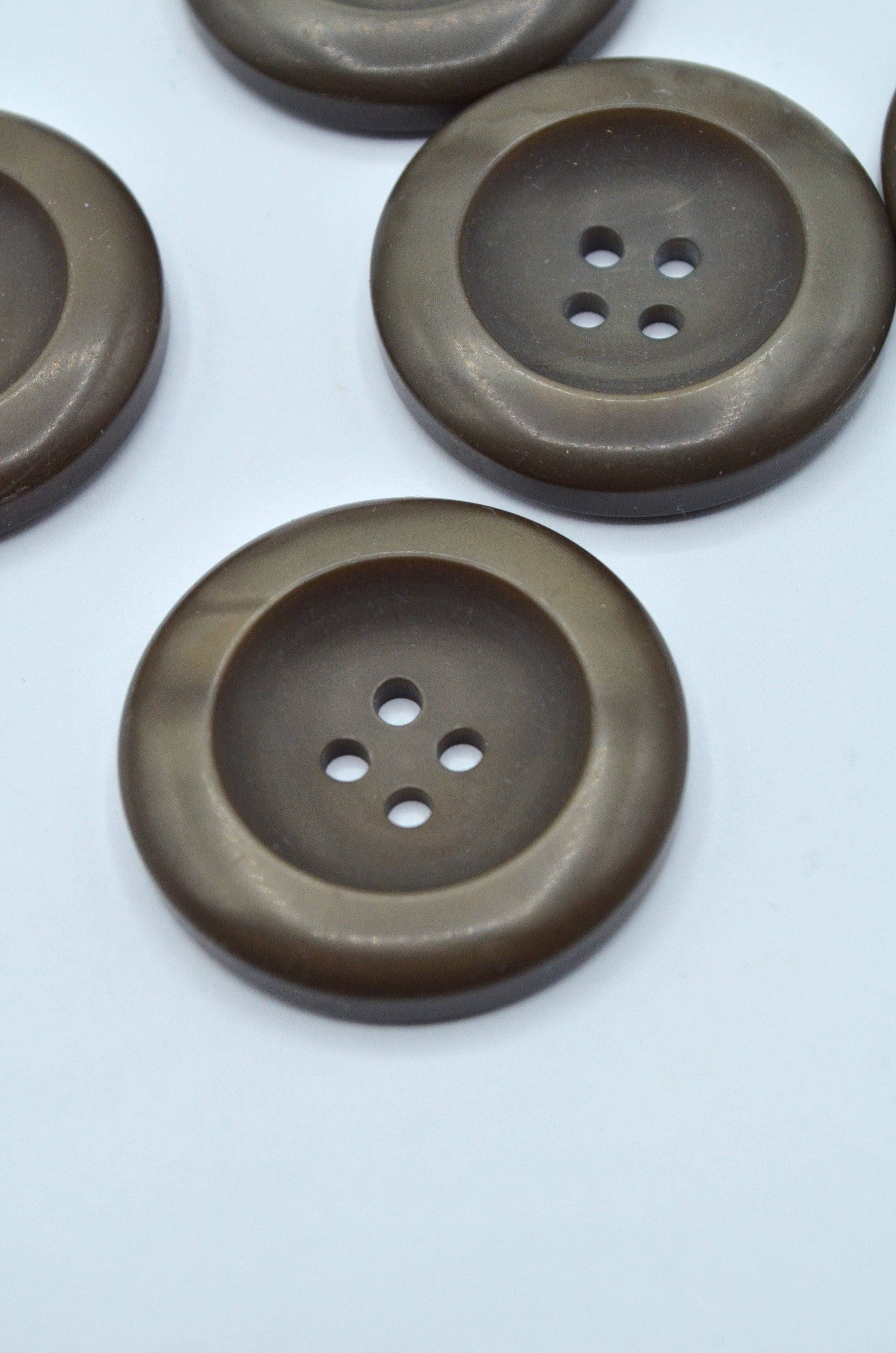 Nasturi De Plastic 37mm, Maro Kaki