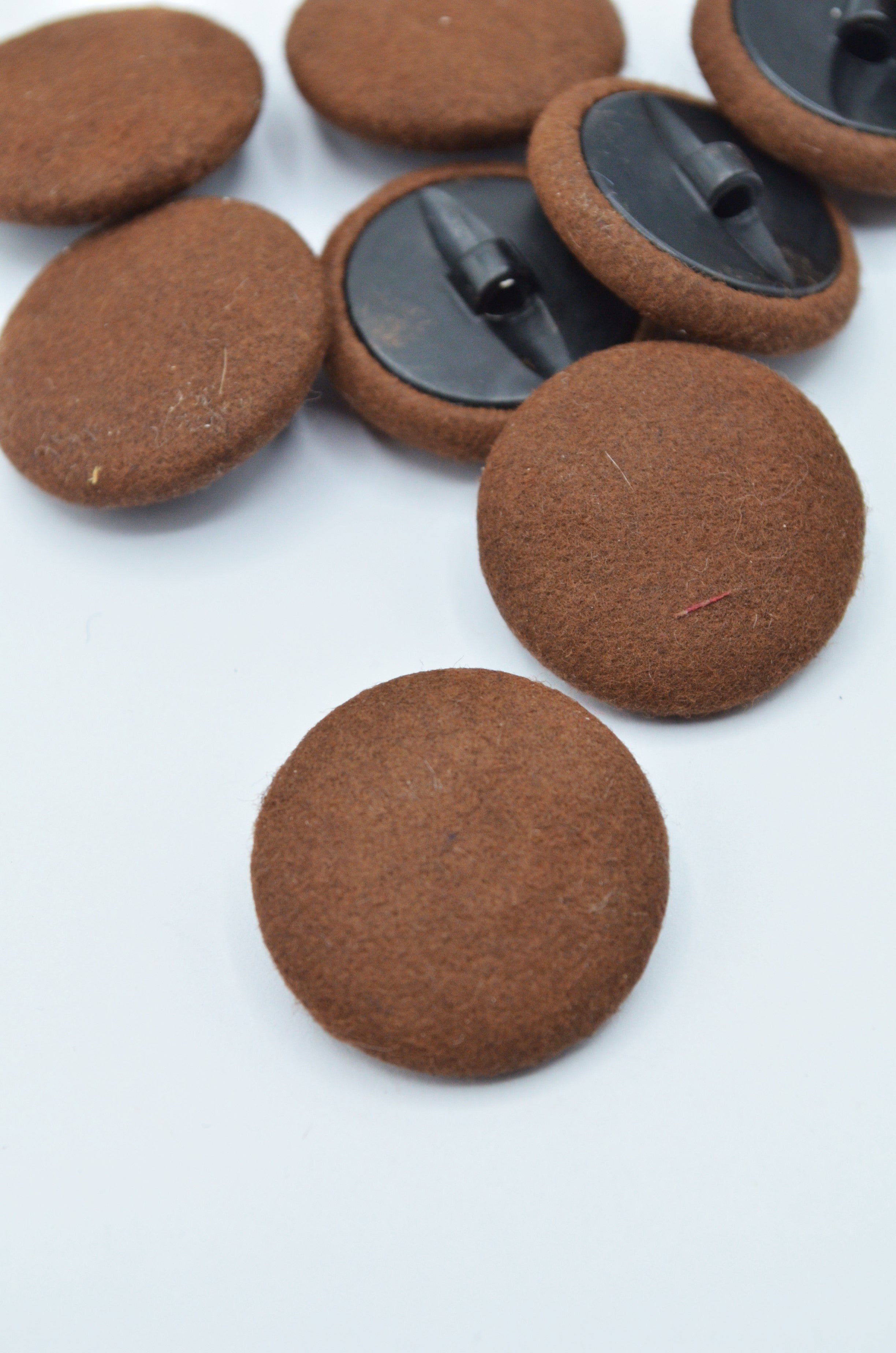 Nasturi De Imbracat 23mm - Maro