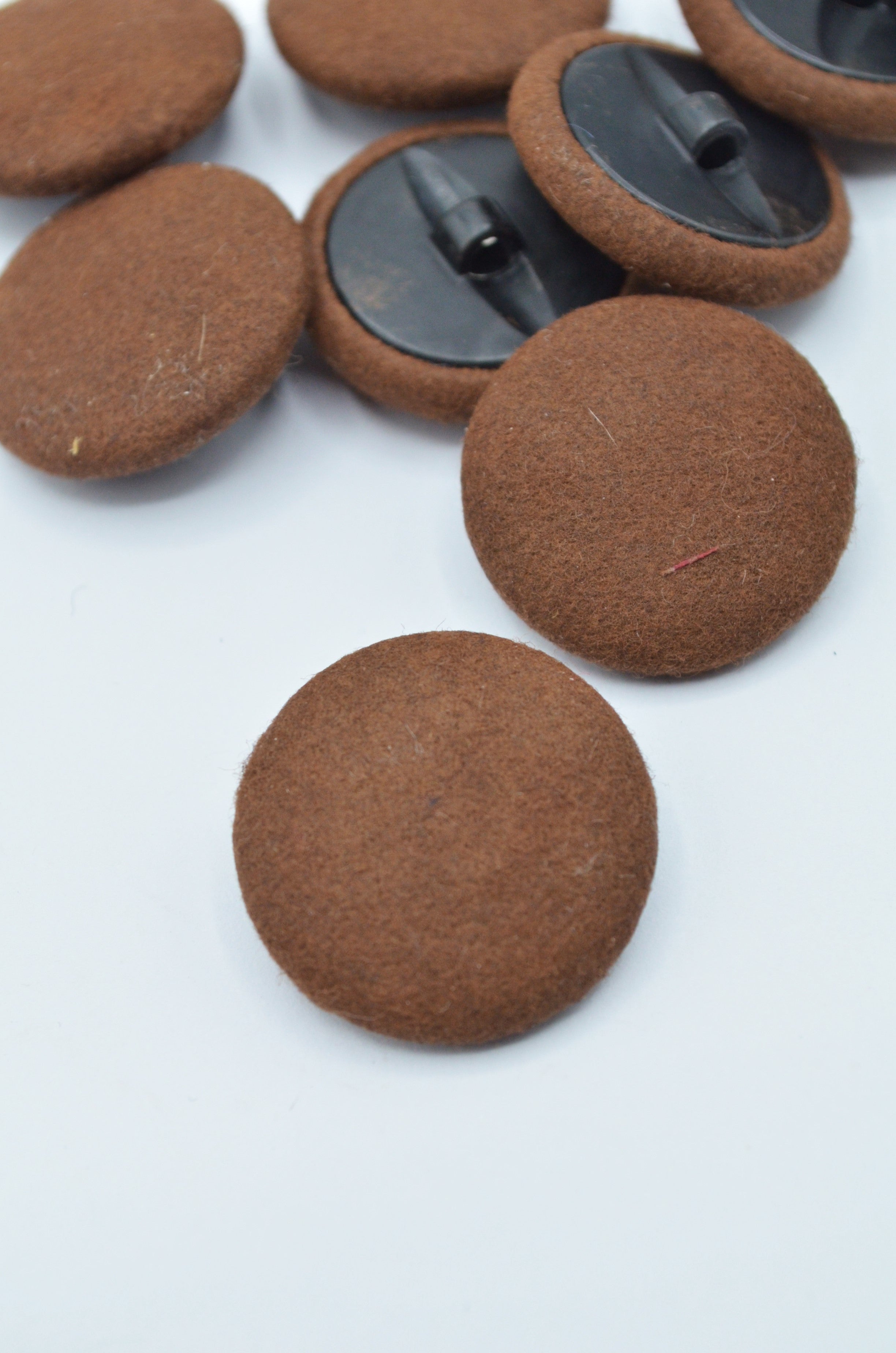 Nasturi De Imbracat 23mm - Maro