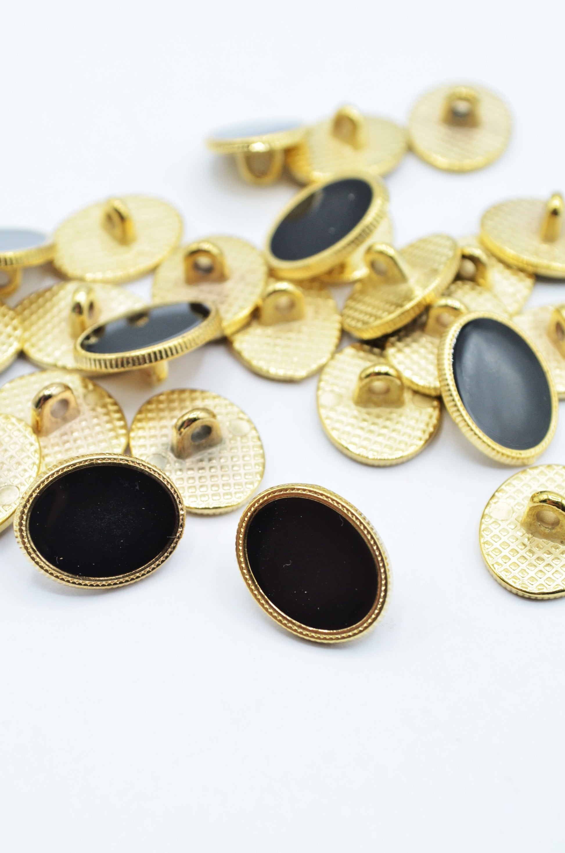 Nasturi Metalici Auriu Cu Negru, 14x17mm