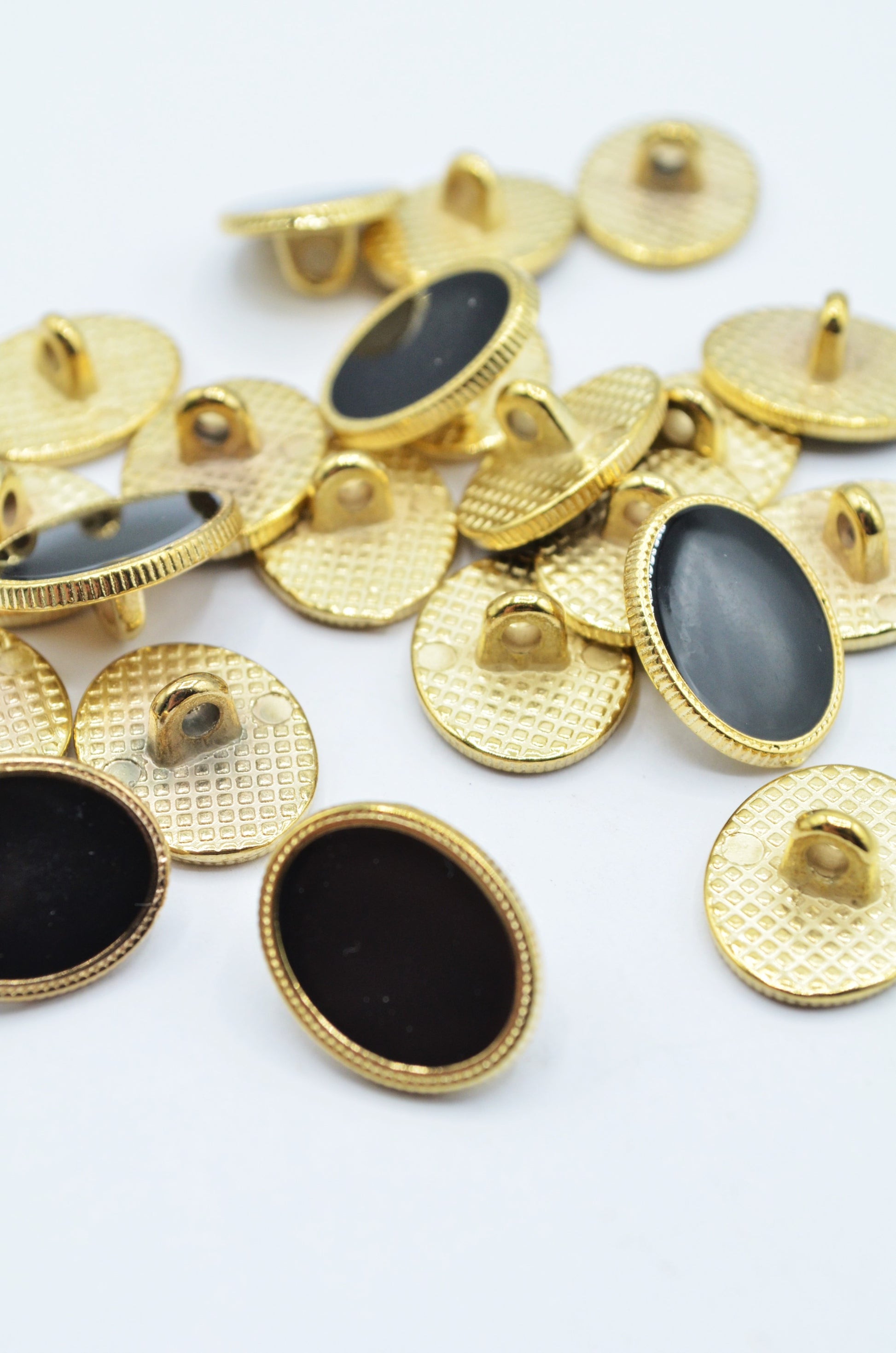 Nasturi Metalici Auriu Cu Negru, 14x17mm