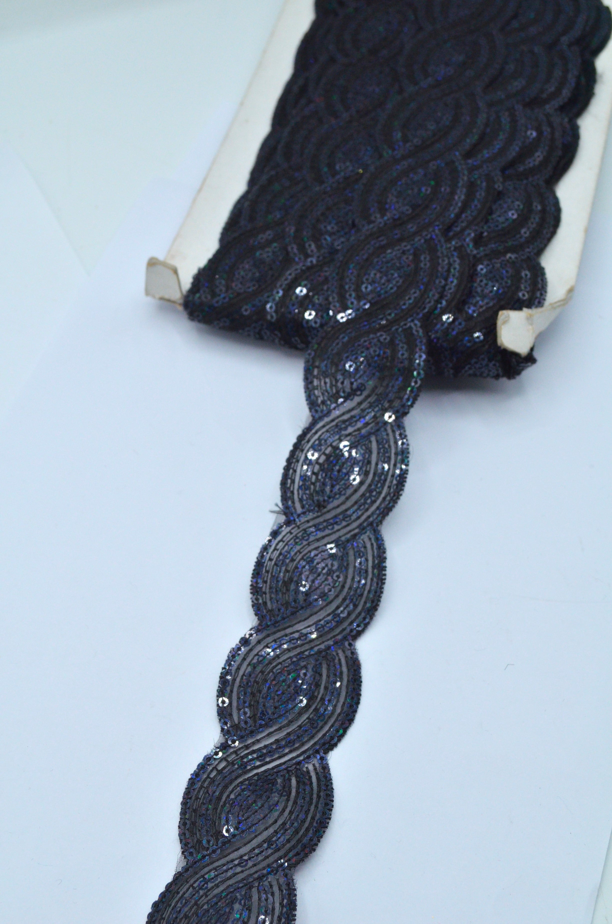 Pasmanterie Cu Paiete 3.90cm, Negru Cu Bleumarin