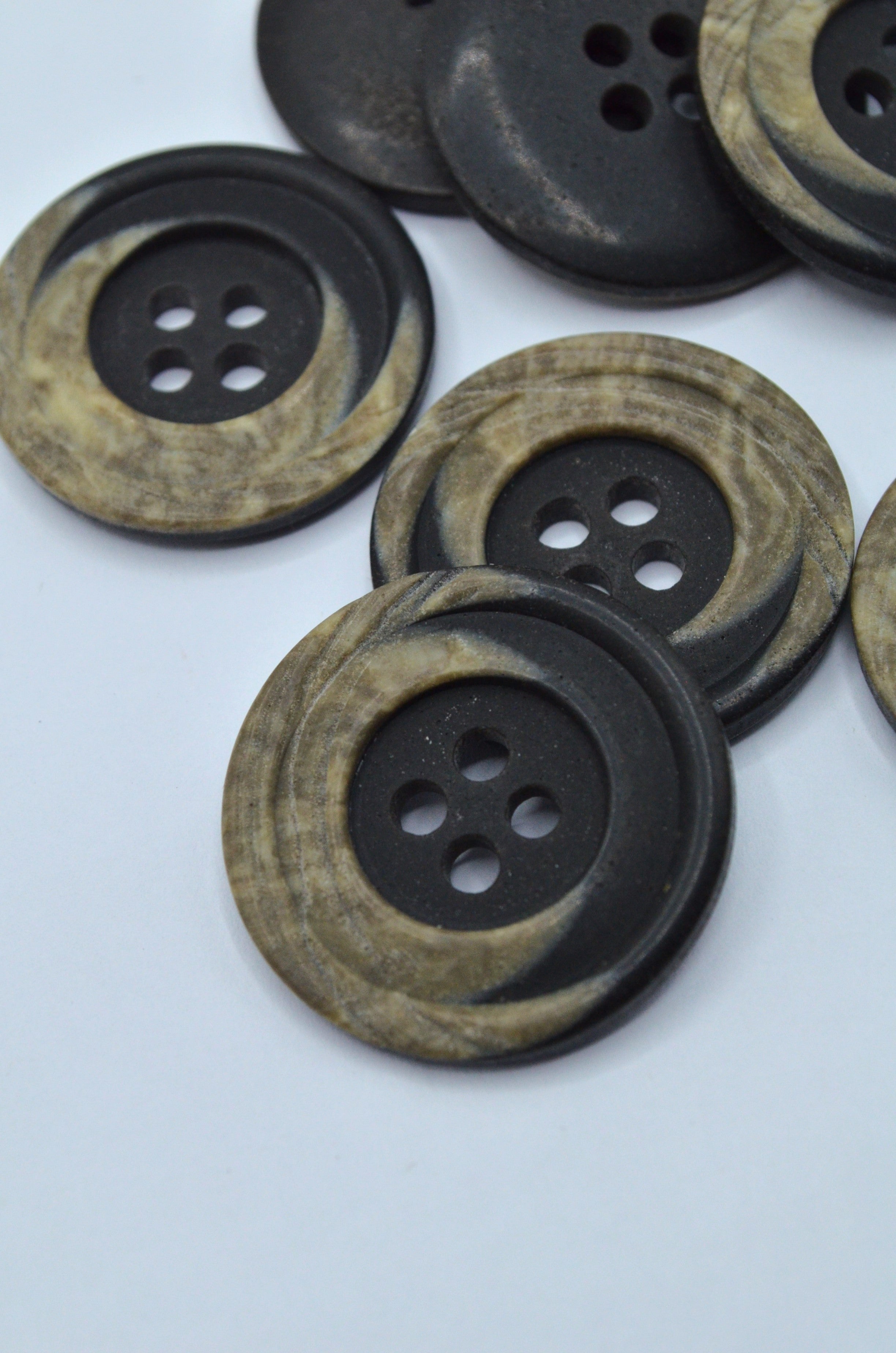 Nasturi De Plastic 28mm, Negru Cu Bej