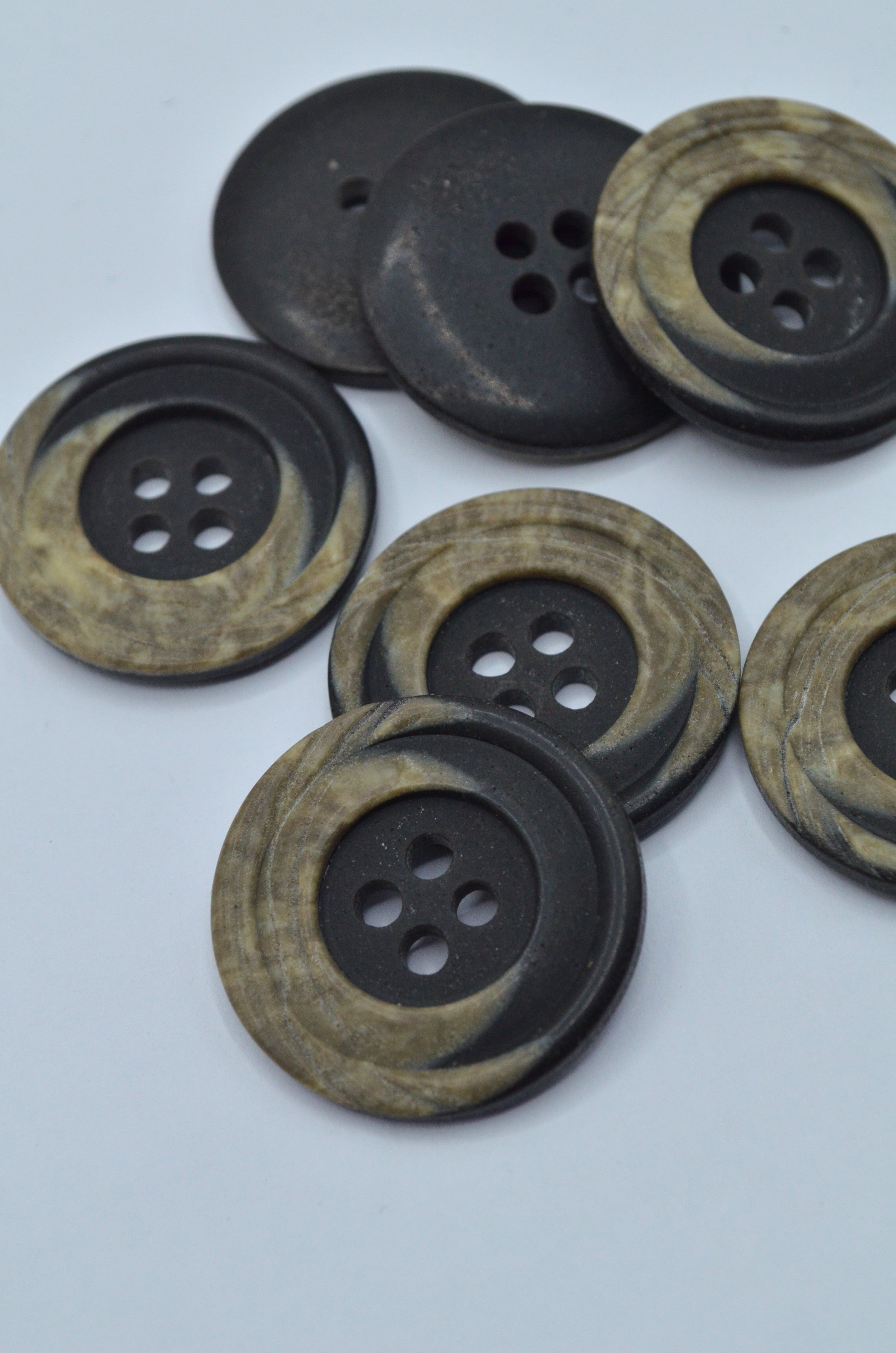 Nasturi De Plastic 28mm, Negru Cu Bej