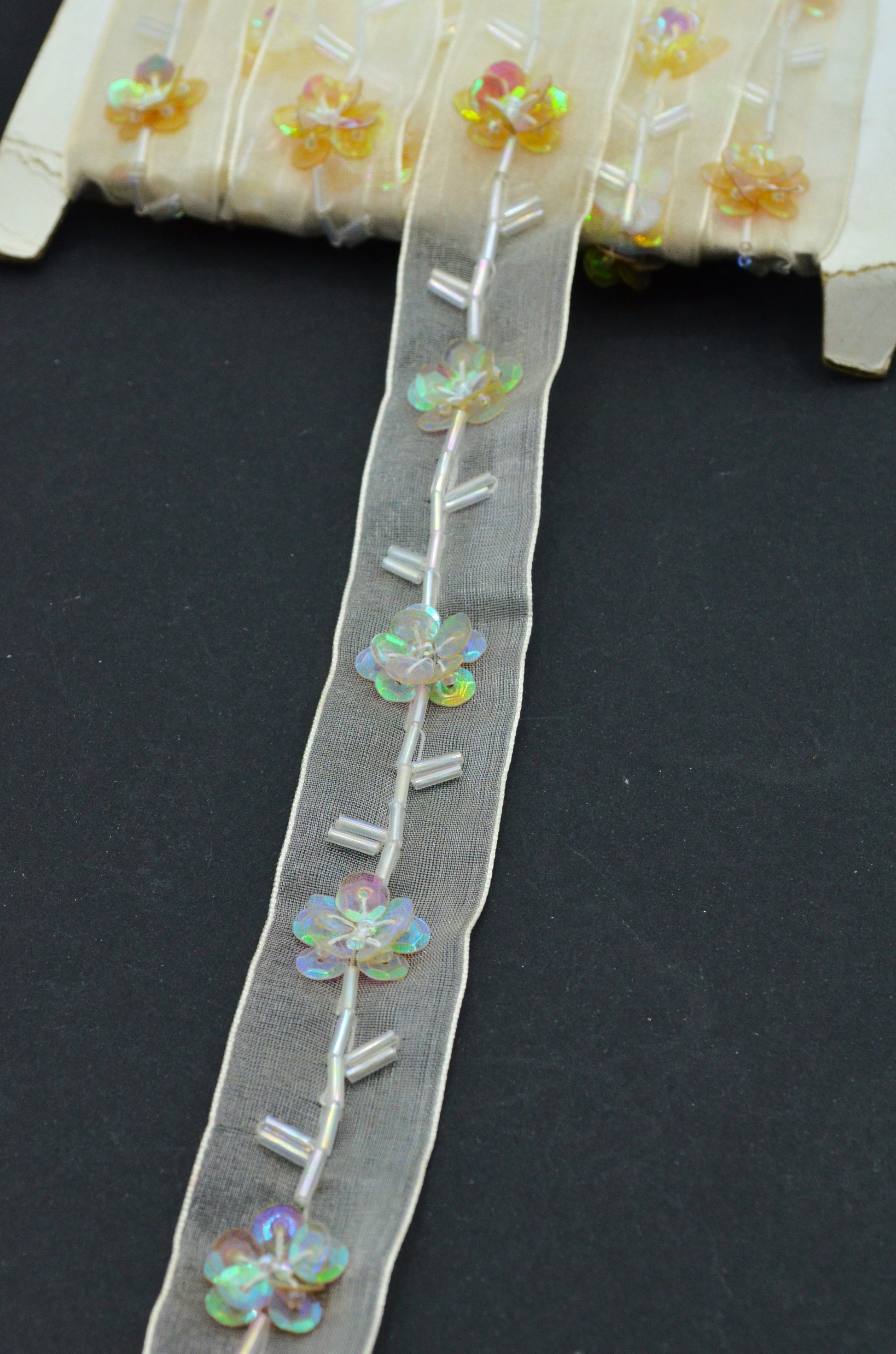 Pasmanterie Organza cu Paiete, 28mm, Bej