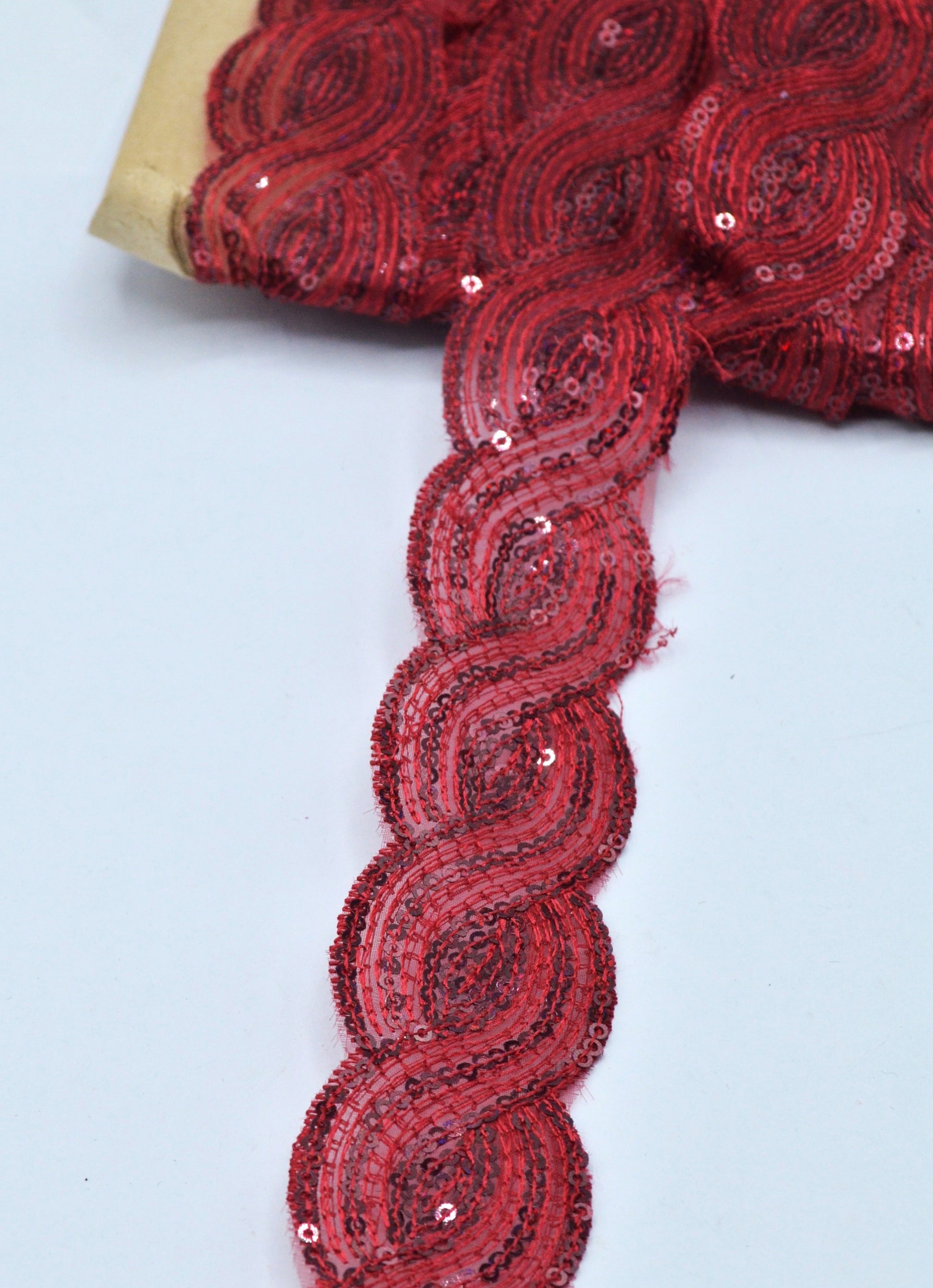 Pasmanterie Cu Paiete 3.90cm, Grena