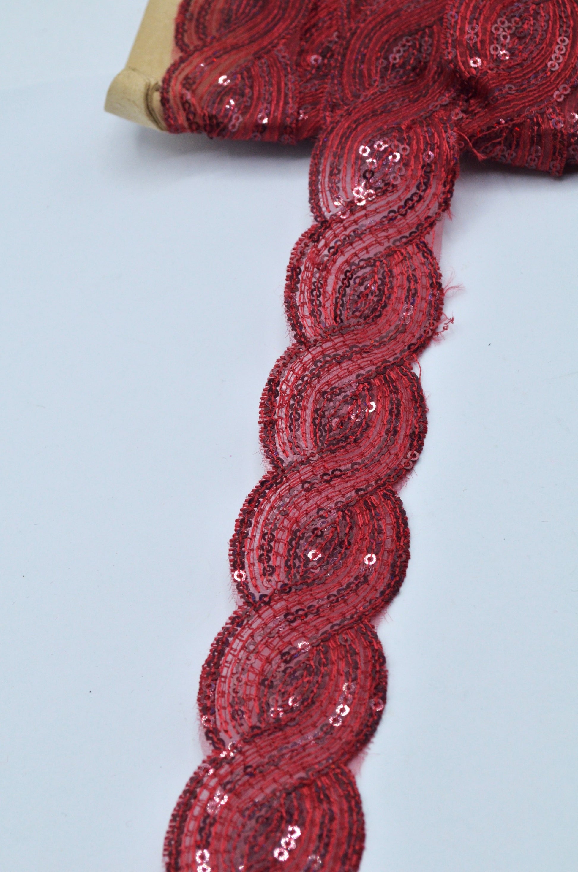 Pasmanterie Cu Paiete 3.90cm, Grena
