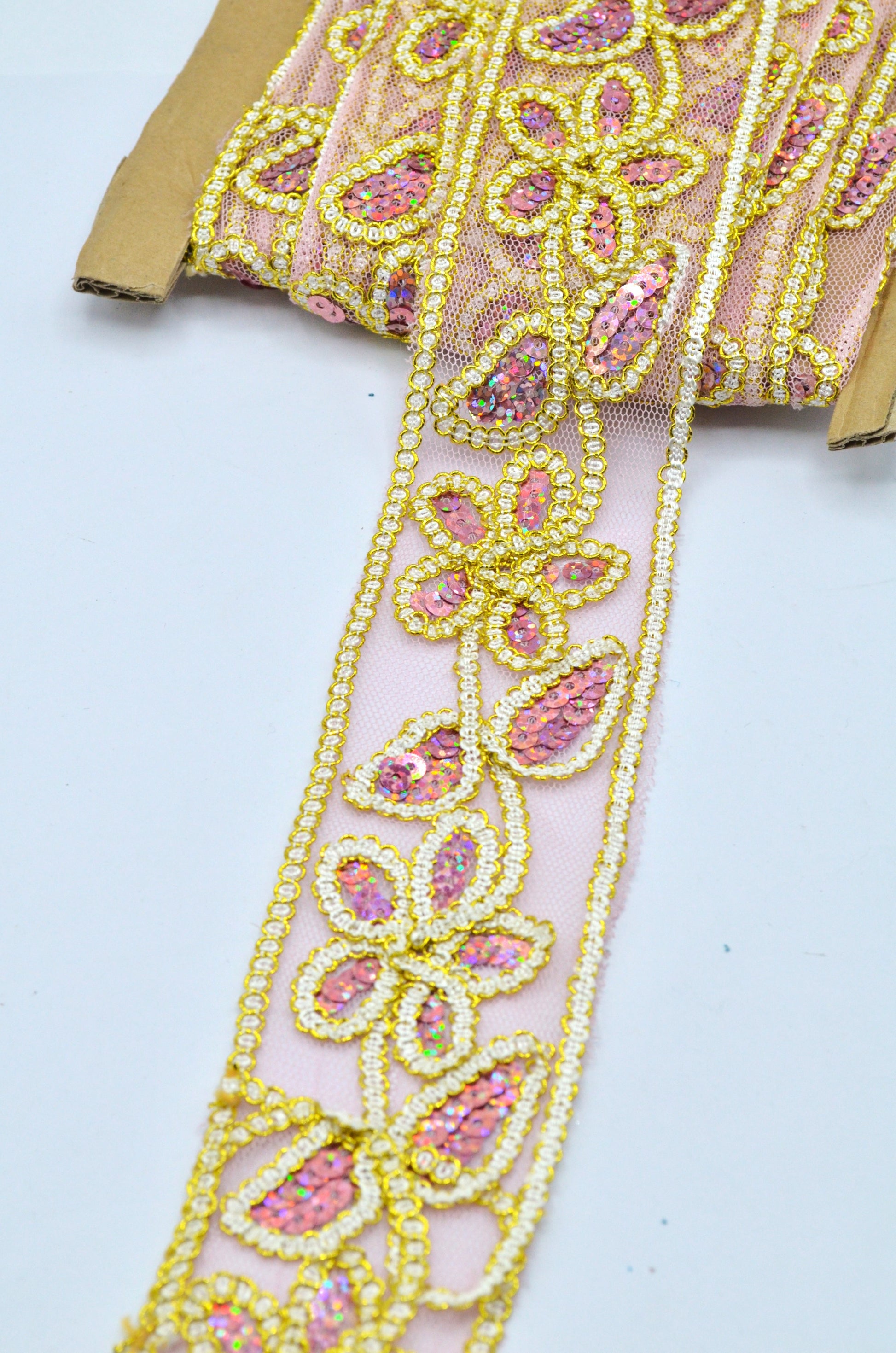 Pasmanterie Cu Paiete Si Organza 5.50cm, Roz