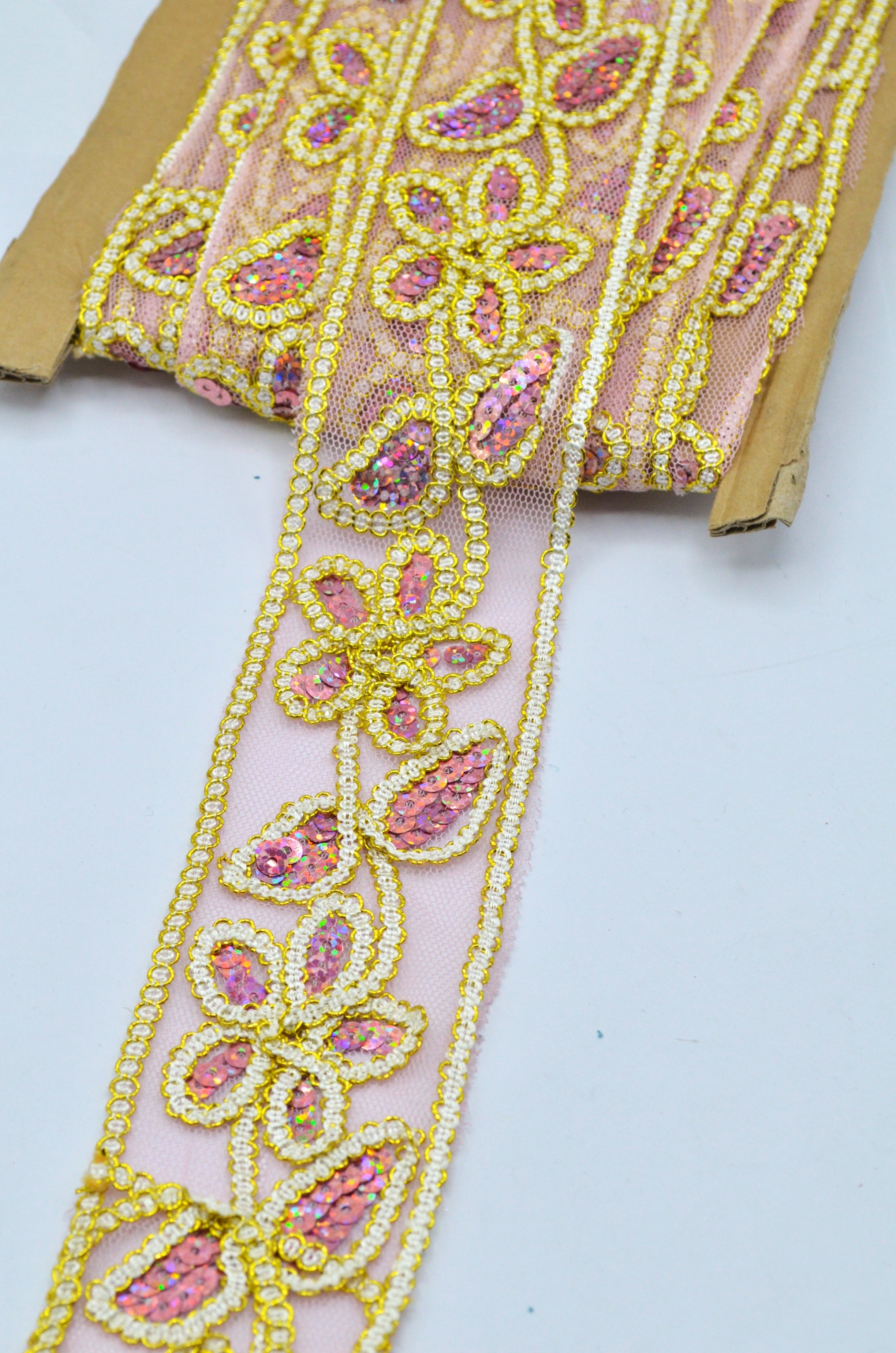 Pasmanterie Cu Paiete Si Organza 5.50cm, Roz