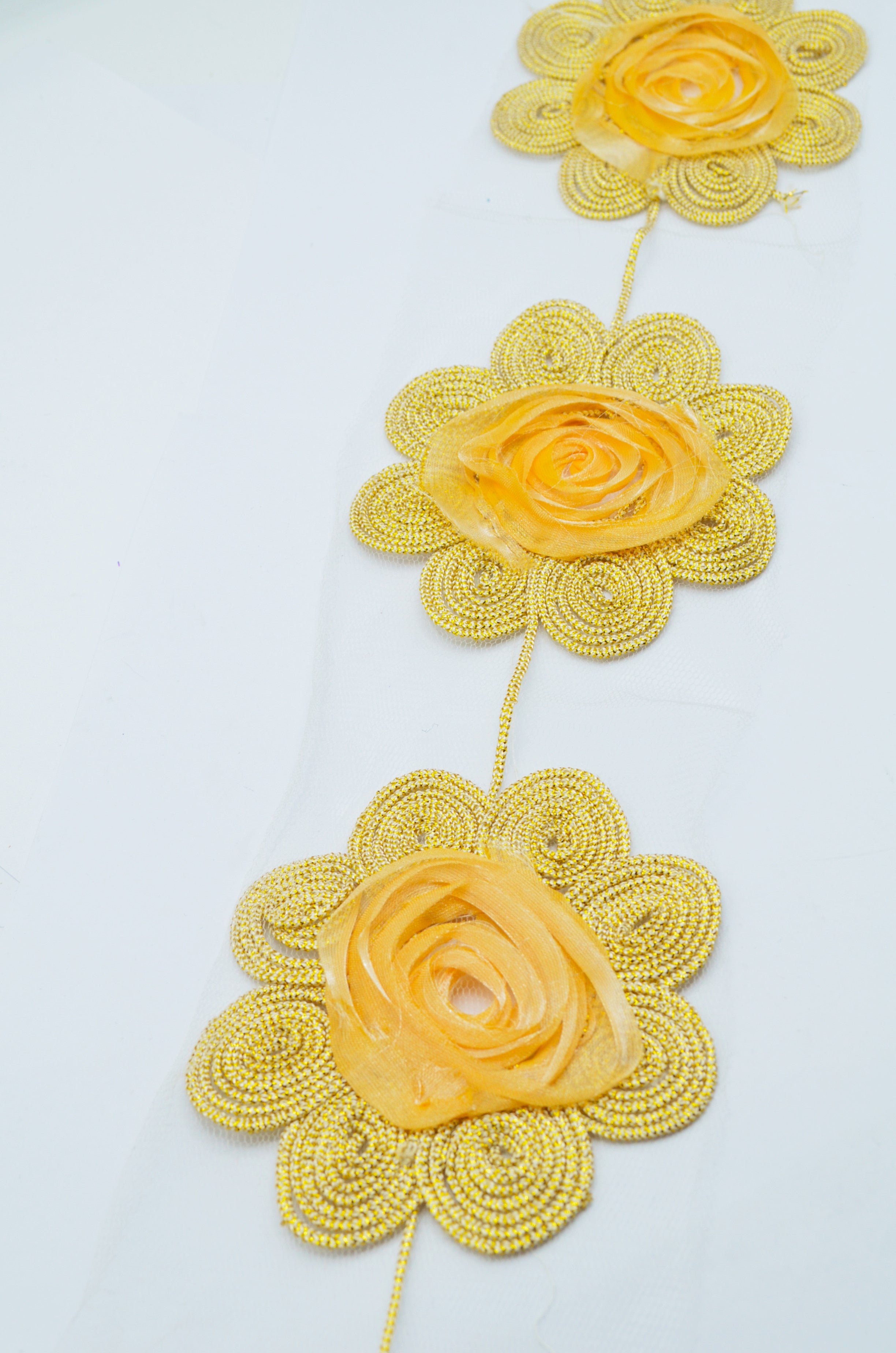 Pasmanterie Pe Tull Cu Organza Si Fir Auriu, 10cm