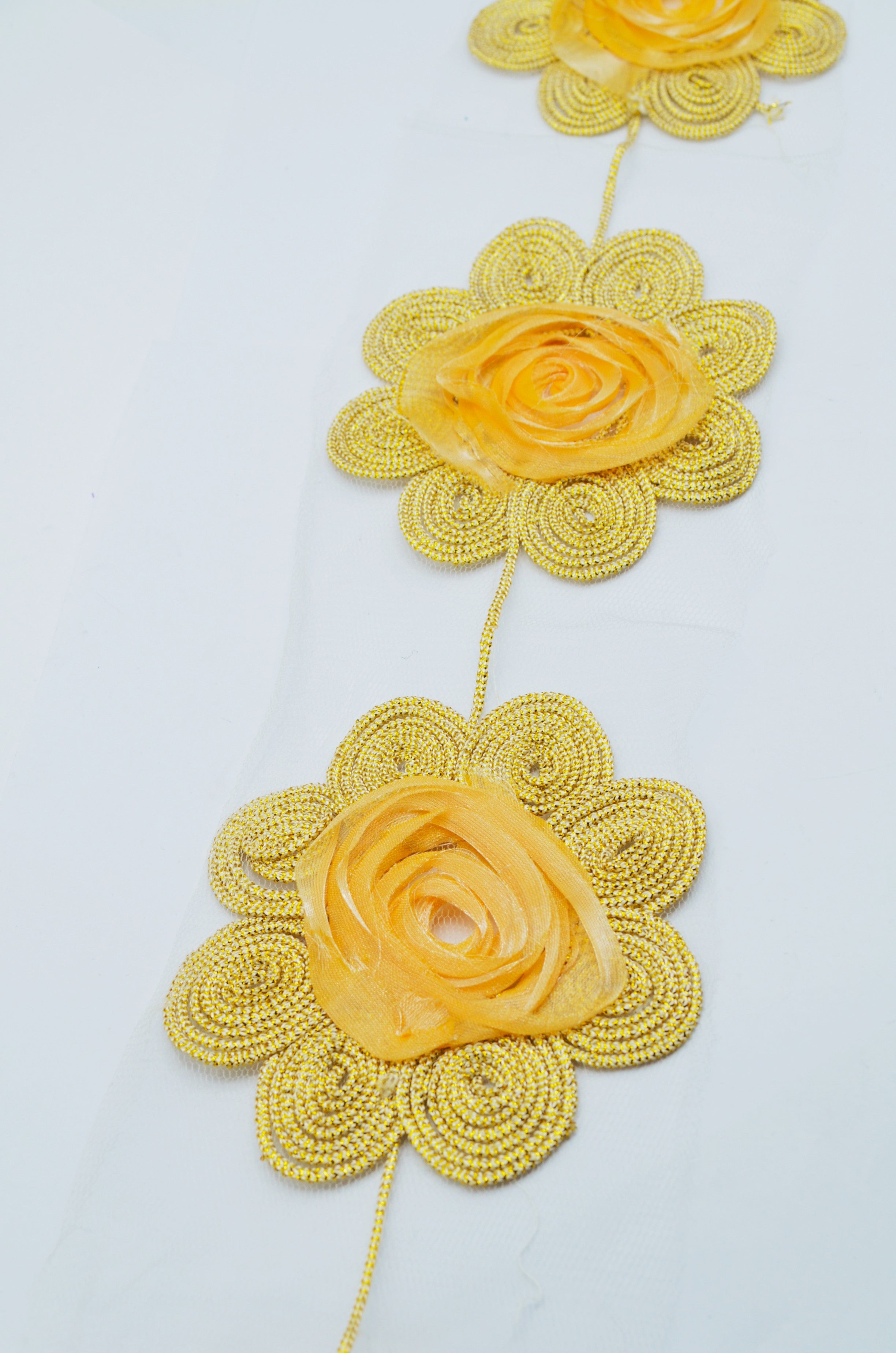 Pasmanterie Pe Tull Cu Organza Si Fir Auriu, 10cm