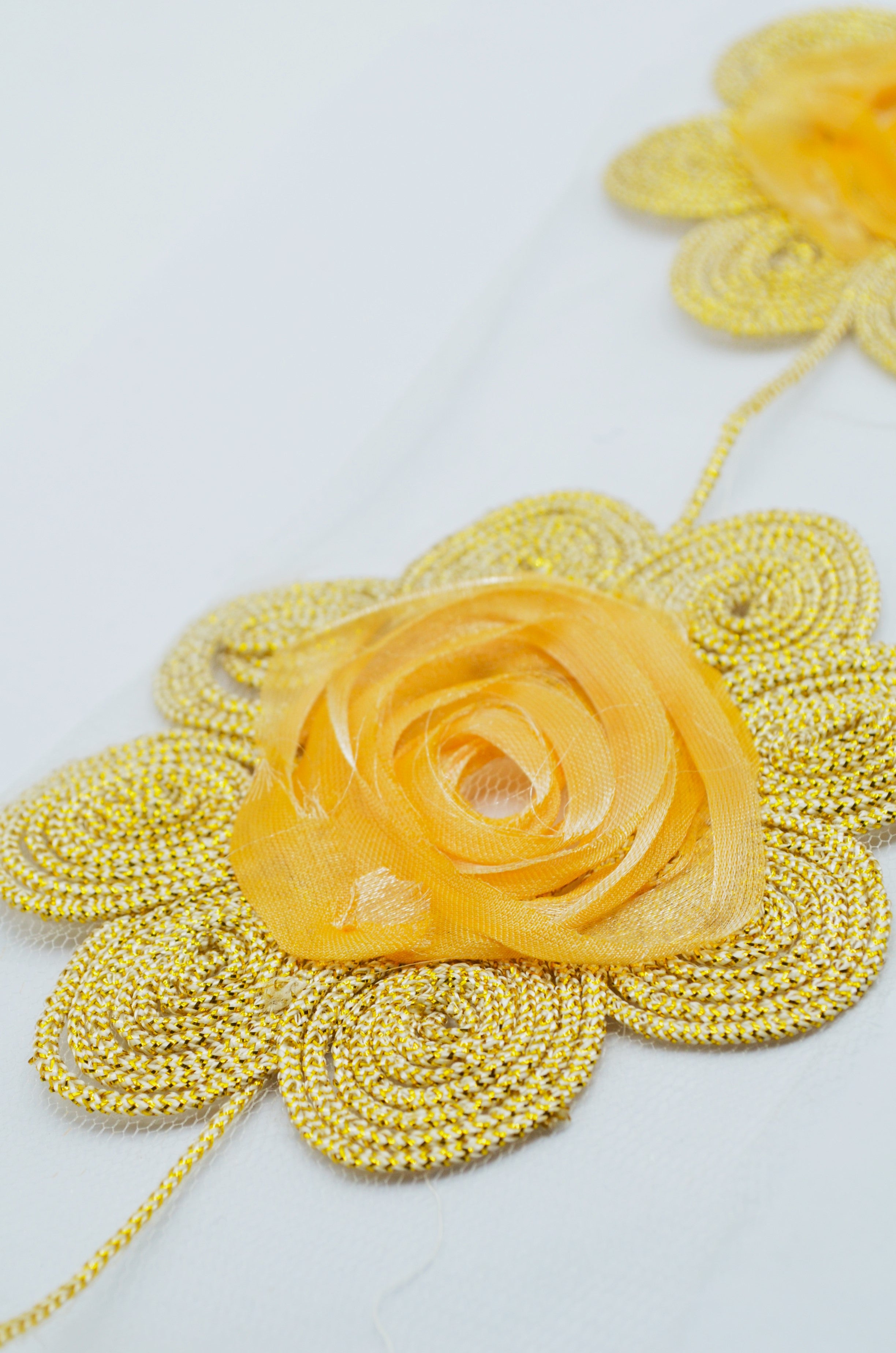 Pasmanterie Pe Tull Cu Organza Si Fir Auriu, 10cm