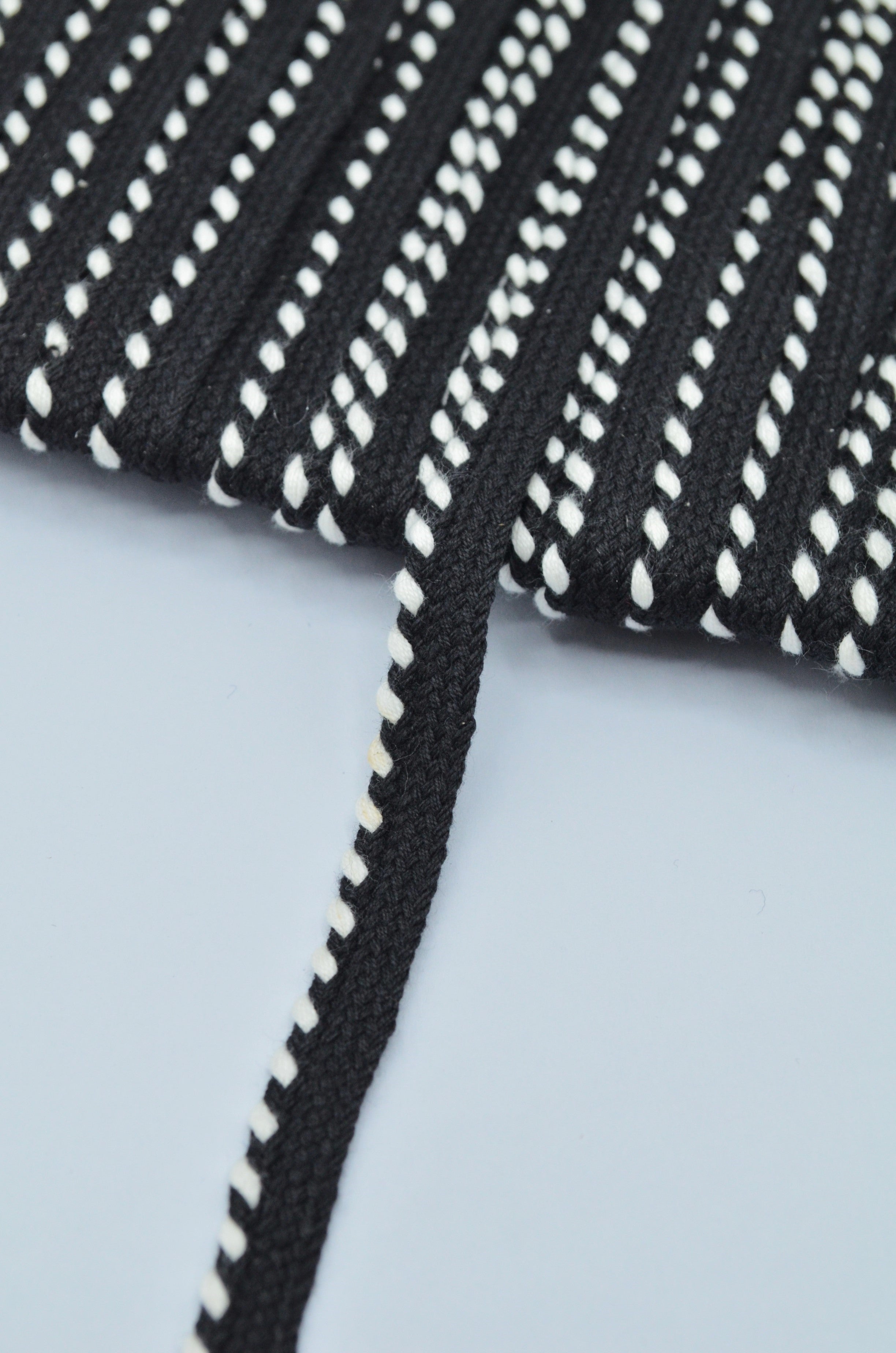 Paspoal de bumbac 9mm, negru cu alb